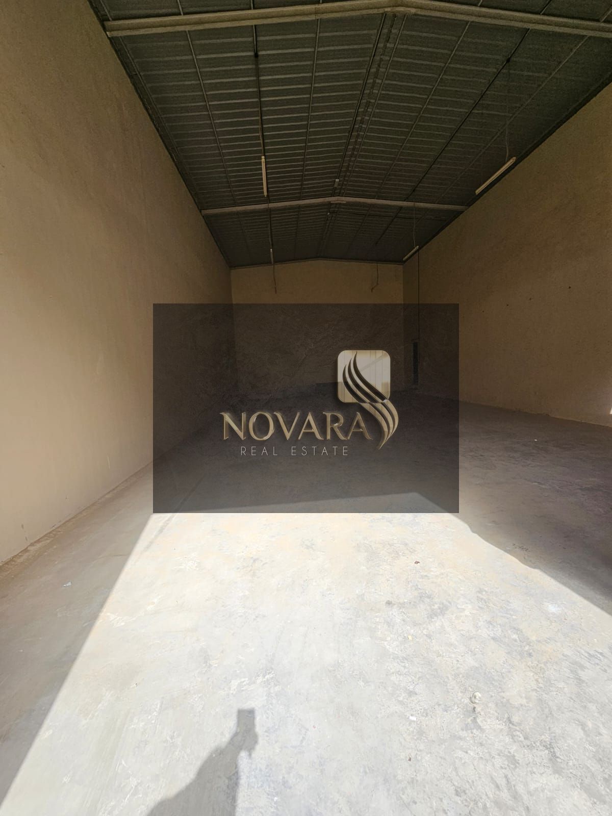 Available for annual rent in Umm Al Thu'ub – Warehouse ready for immediate occupancy A warehouse is now available for annual rent in Umm Al Thu'ub.