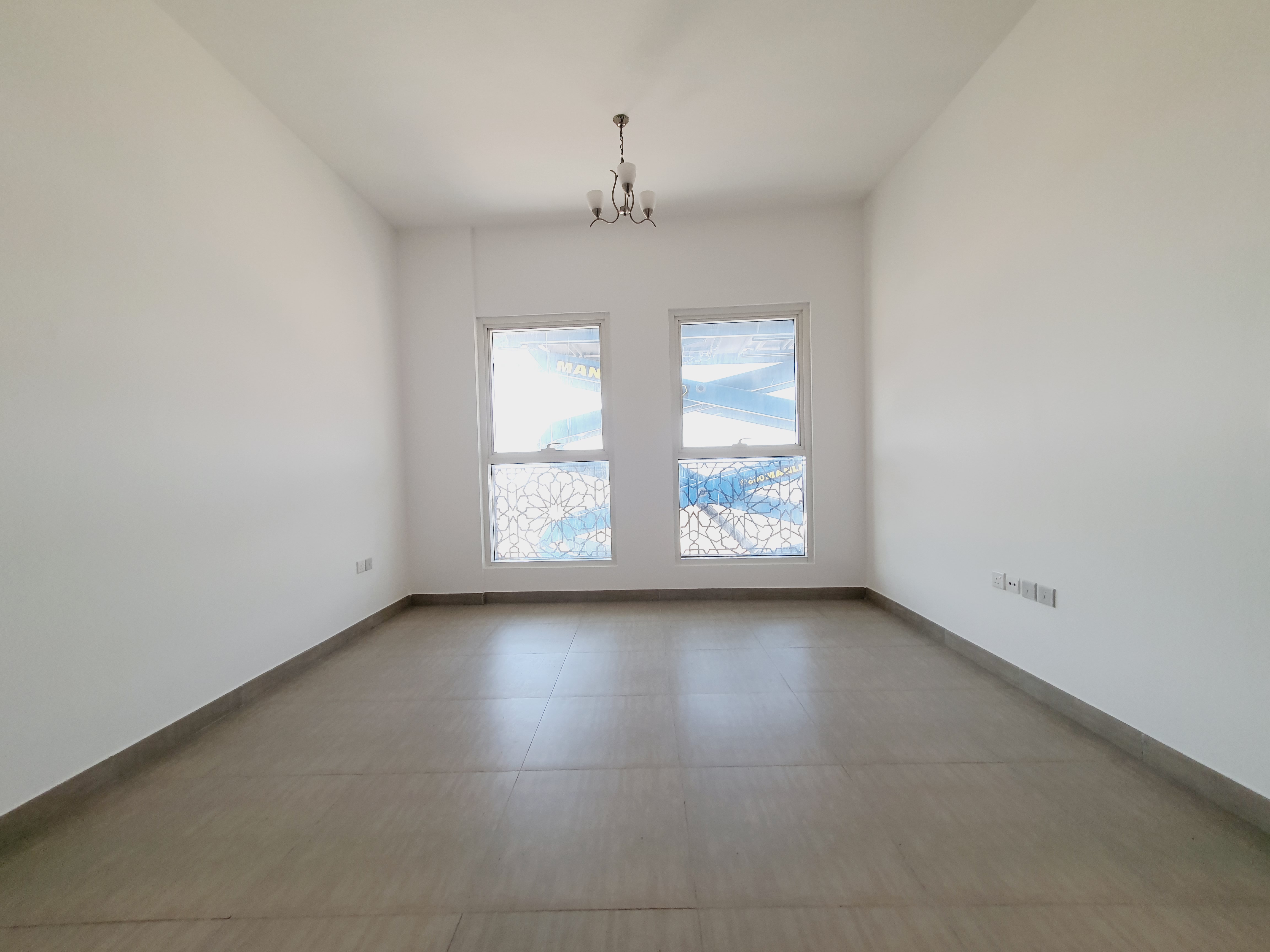 Huge offer 1bhk with balcony and 2 washroom in tilal city price 46k
