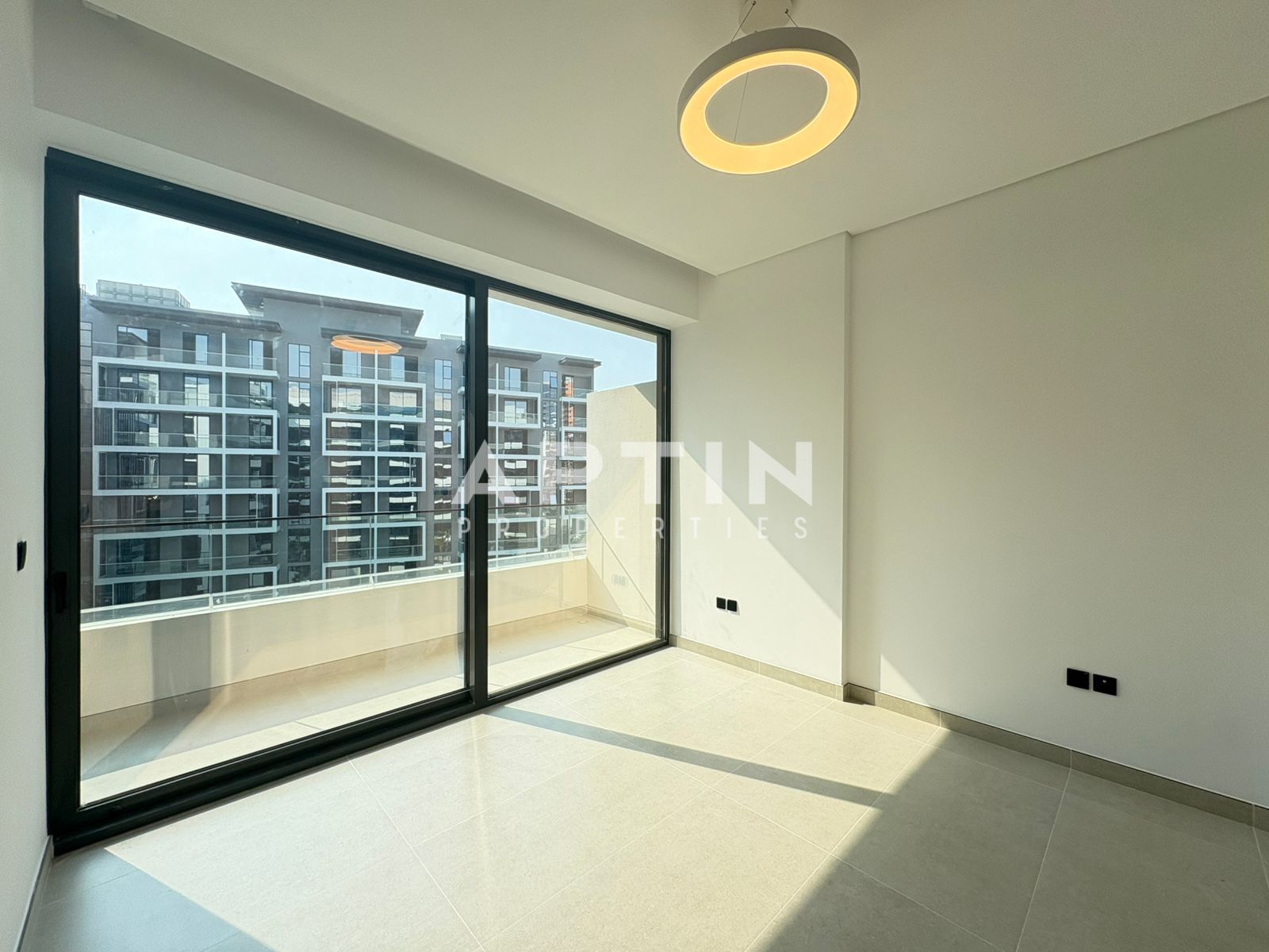 Luxurious 1BHK + Study | Semi-Furnished | Prime Location | DSO