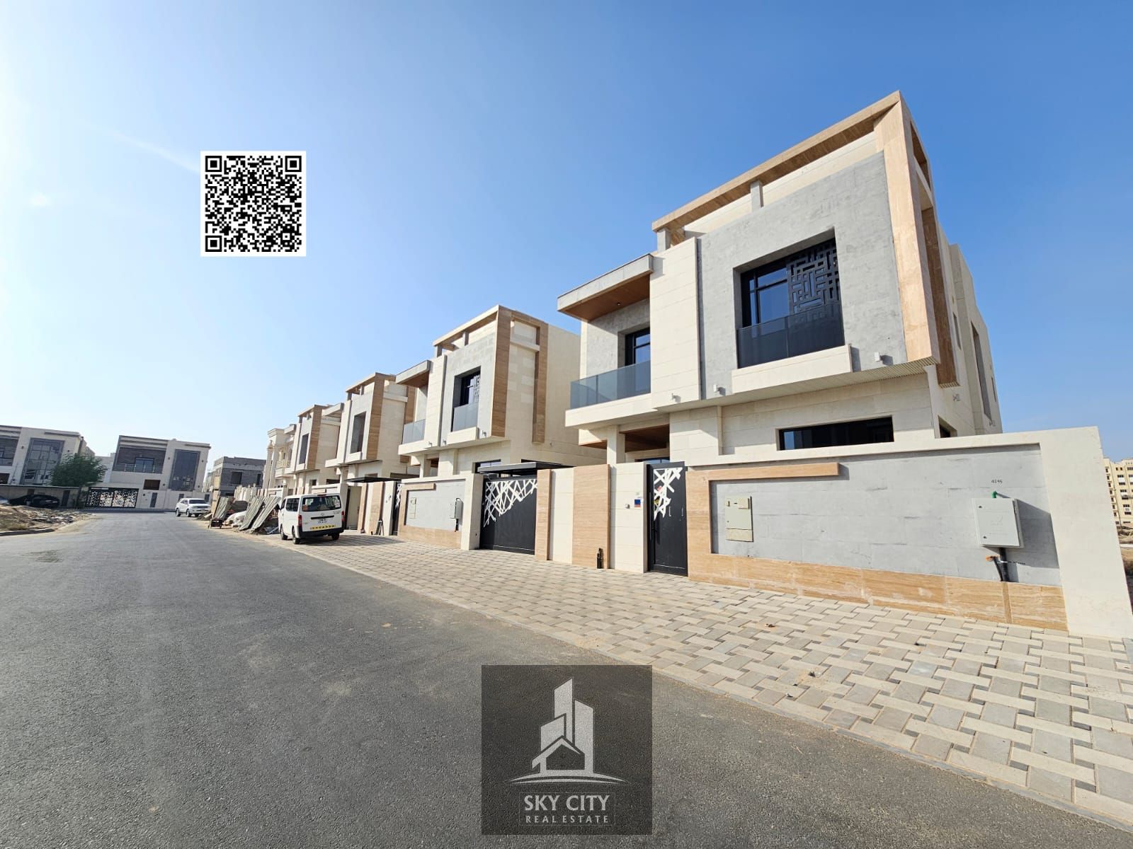 Villa directly from the owner, custom-finished, on a main street, including water and electricity, close to all services. Freehold ownership for all n