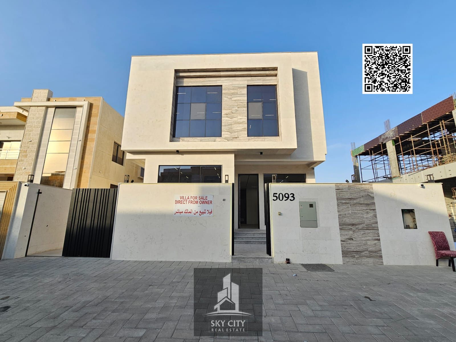 Villa for sale opposite Al Rahmaniya, Sharjah, in the Al Yasmeen area, opposite services and behind the park. A villa on a street and alley.