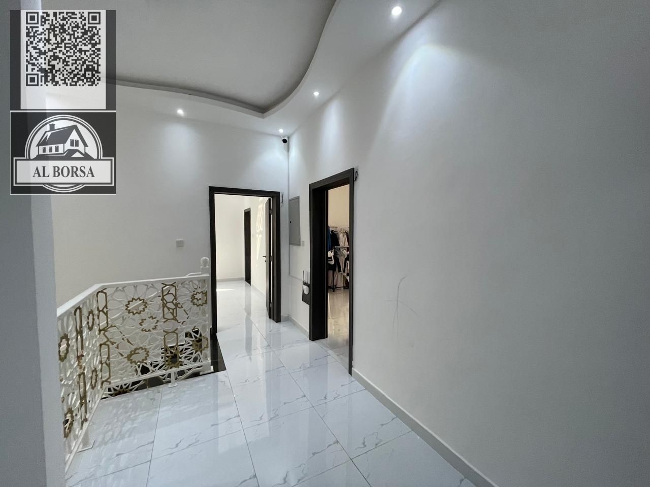 Villa for rent at an excellent price in Al Zahia, Ajman. Second-occupancy villa with 5 bedrooms, a living room, a majlis, and a maid's room. Only 85,000 AED! Don't miss this opportunity!
