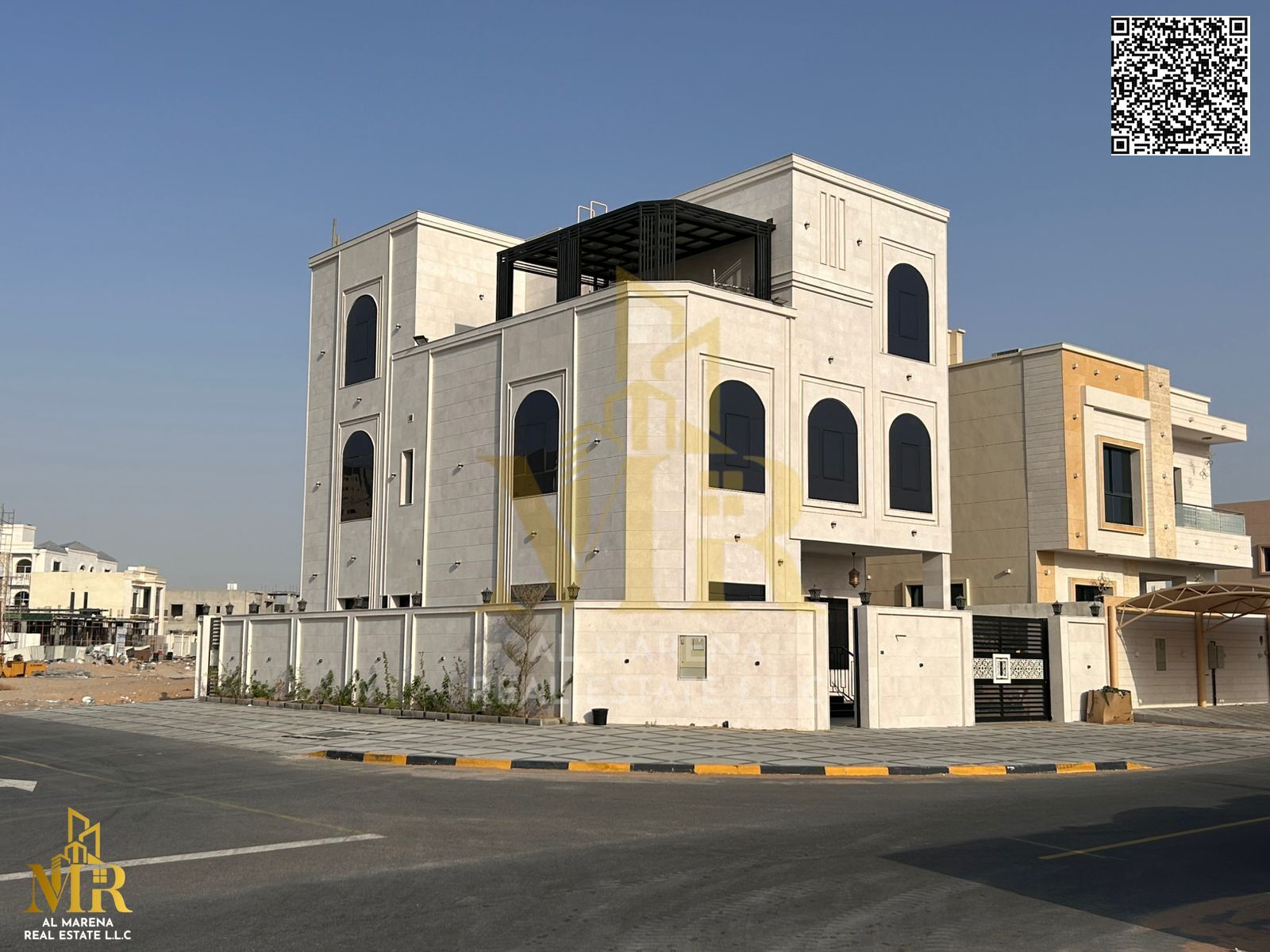 Villa for sale, including registration and ownership fees, ready to move in, close to all services, with luxurious designs and very spacious areas. L