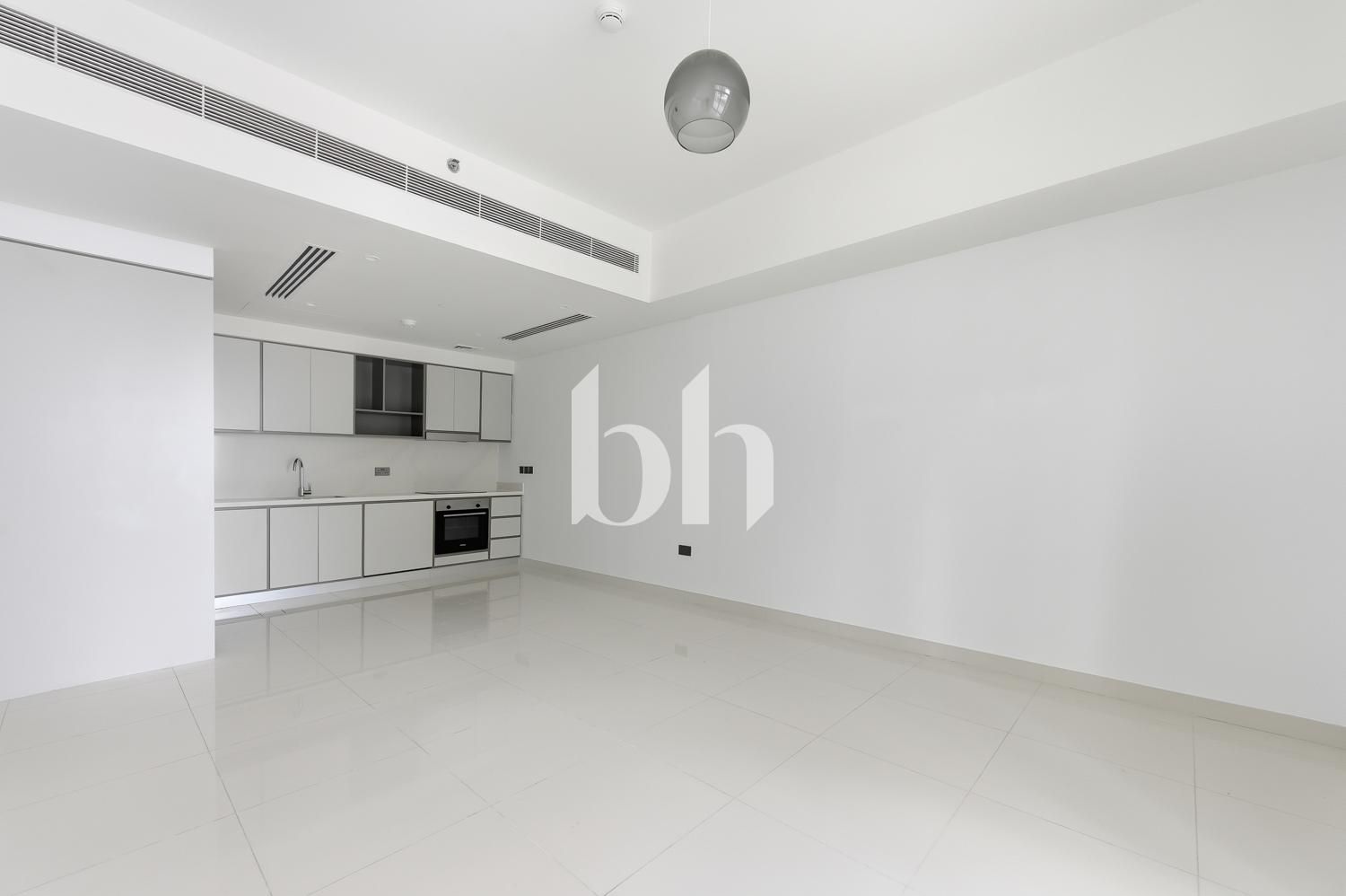 Beach Access | Vacant | Modern