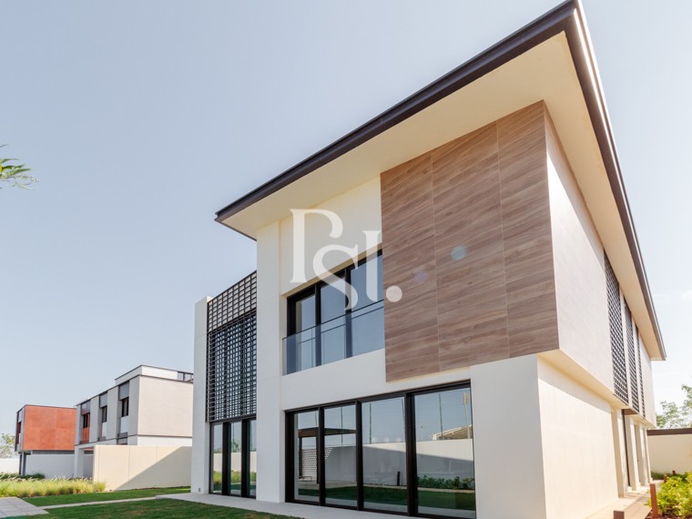 Single Row | Middle Unit | High Ceiling