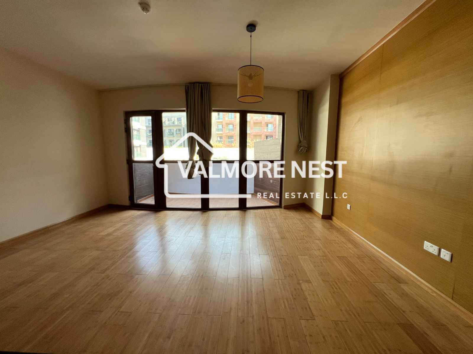 Versatile space with luxury balconies I Well-maintained I Easy access