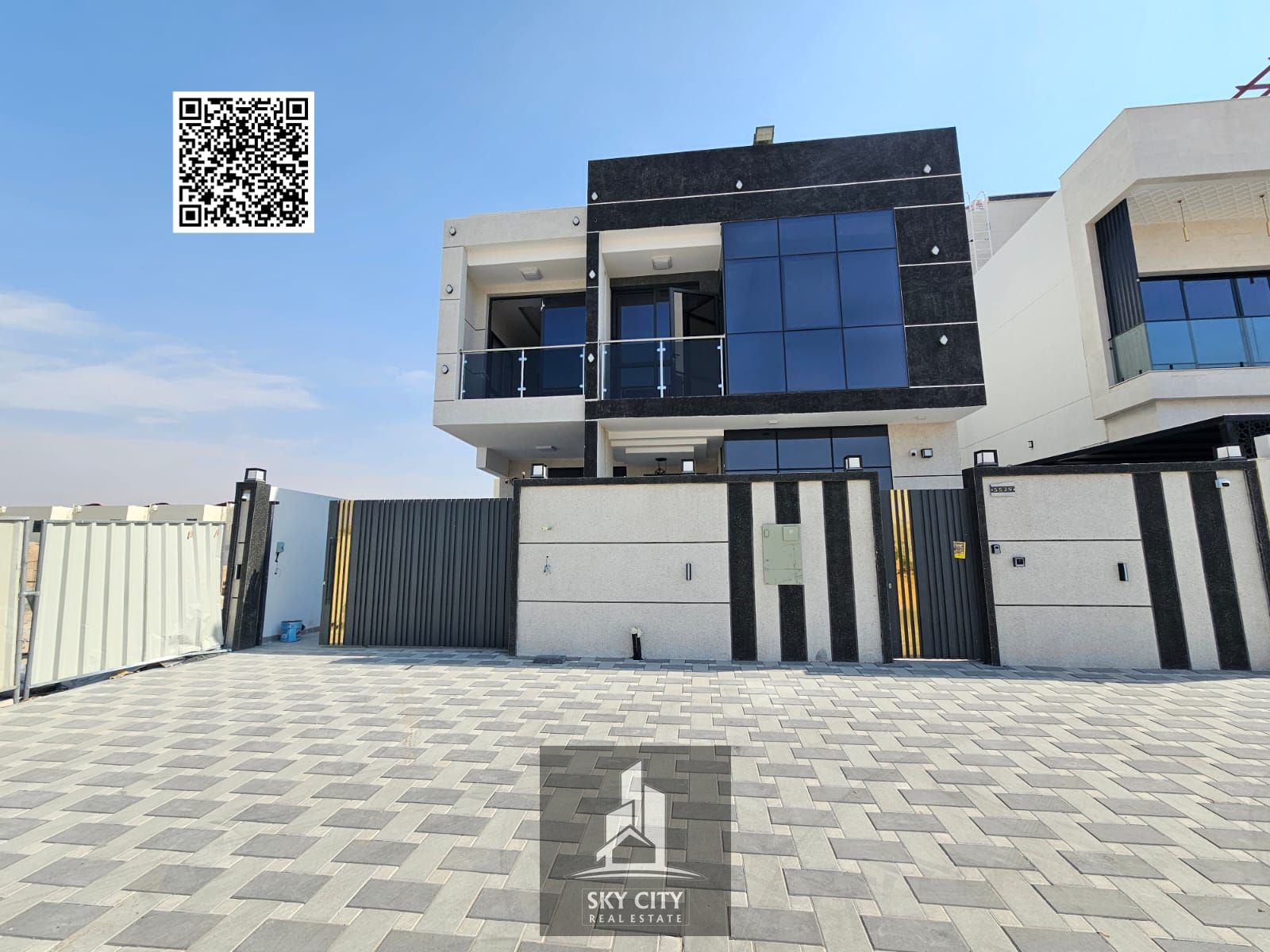 Your dream villa: A two-story villa with a rooftop terrace, including registration fees and air conditioning, at an attractive price. Excellent finish