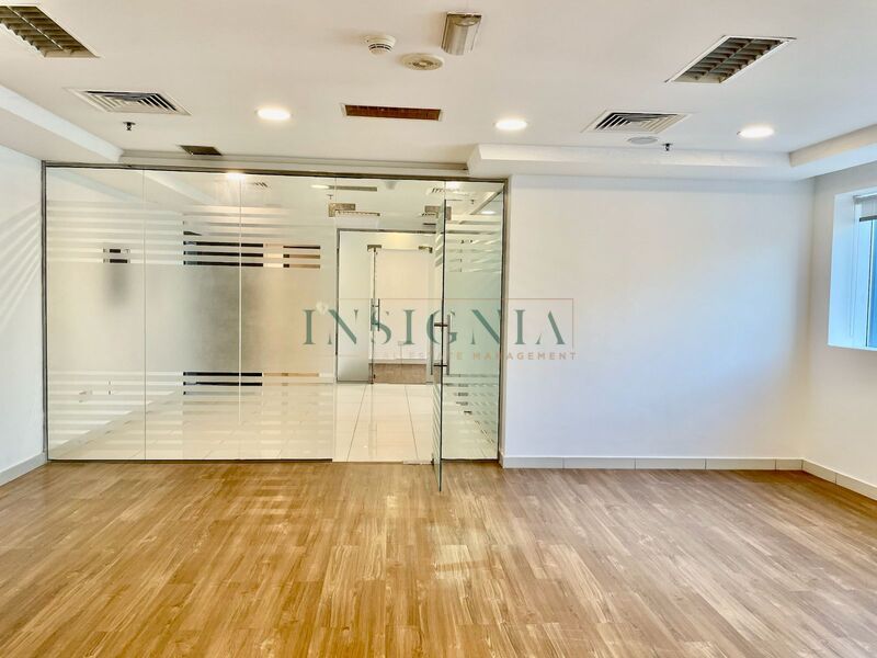 Fitted Office 2 Parking Vacant Glass Partition Toilet & Pantry
