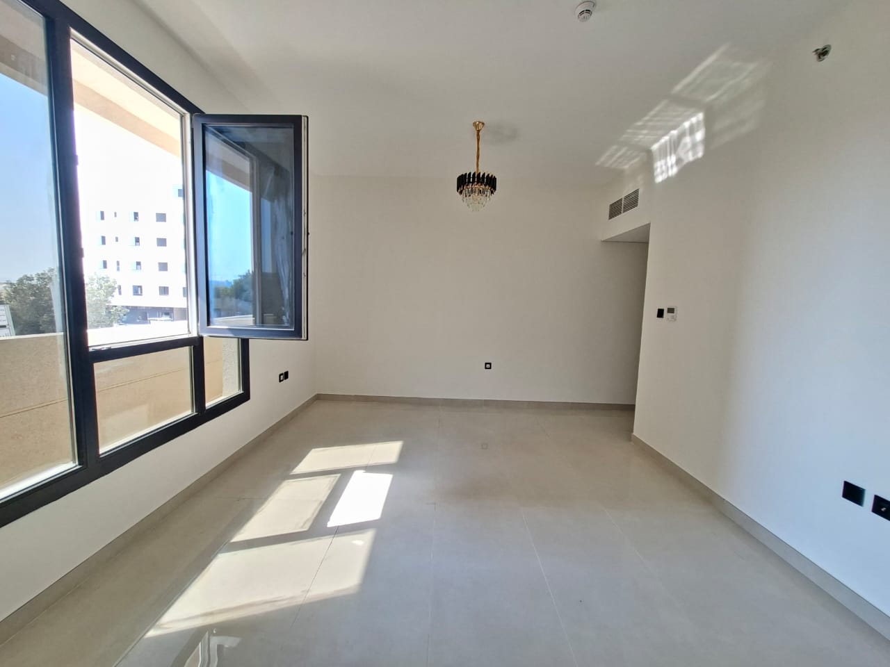 Lavish Apartment available in Al jada out sid 1bhk 1wachroom with balcony ready to move