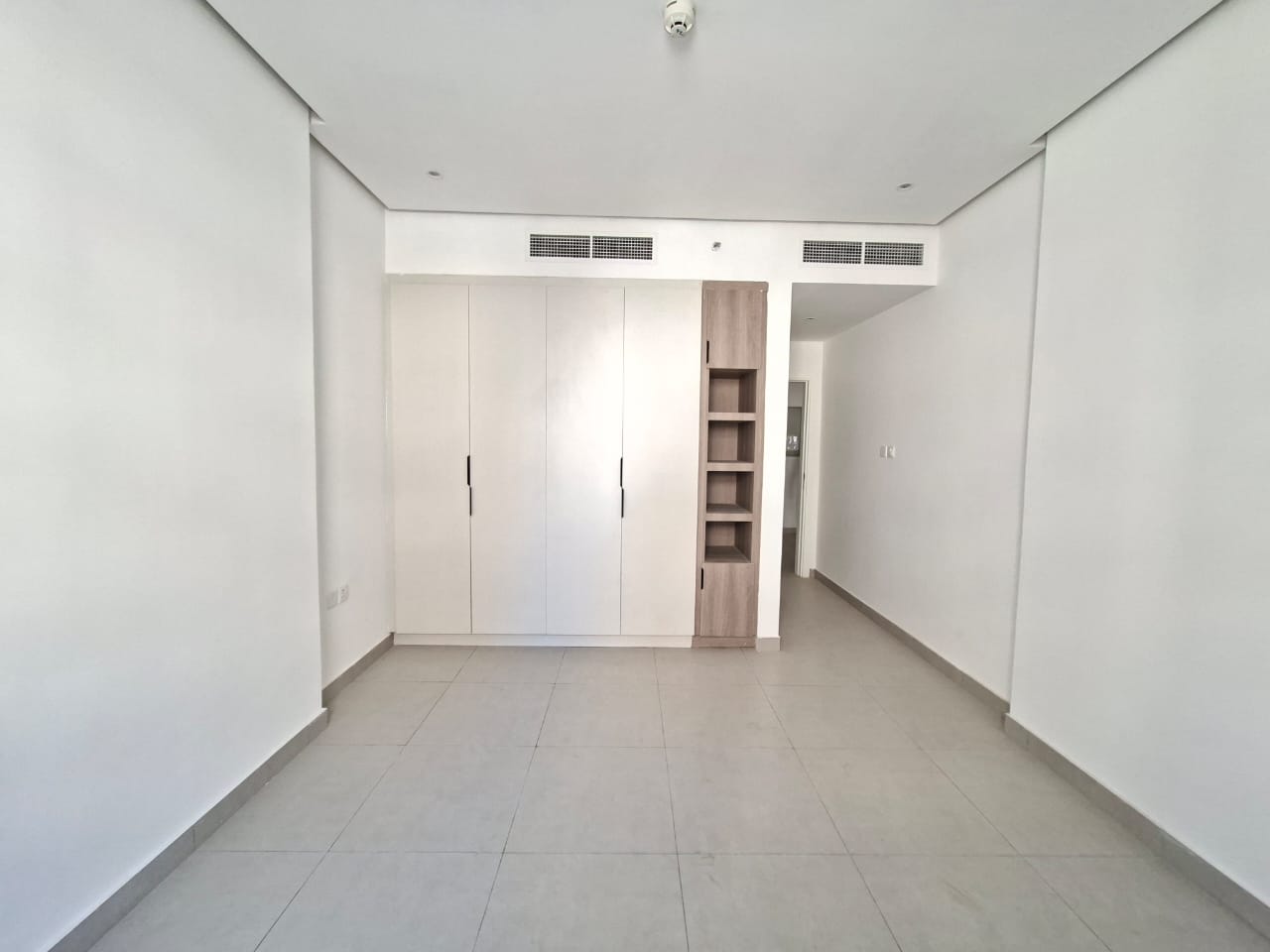 Like brand new building in Al jada out sid 1bhk 2 washroom with master room balcony waldrop