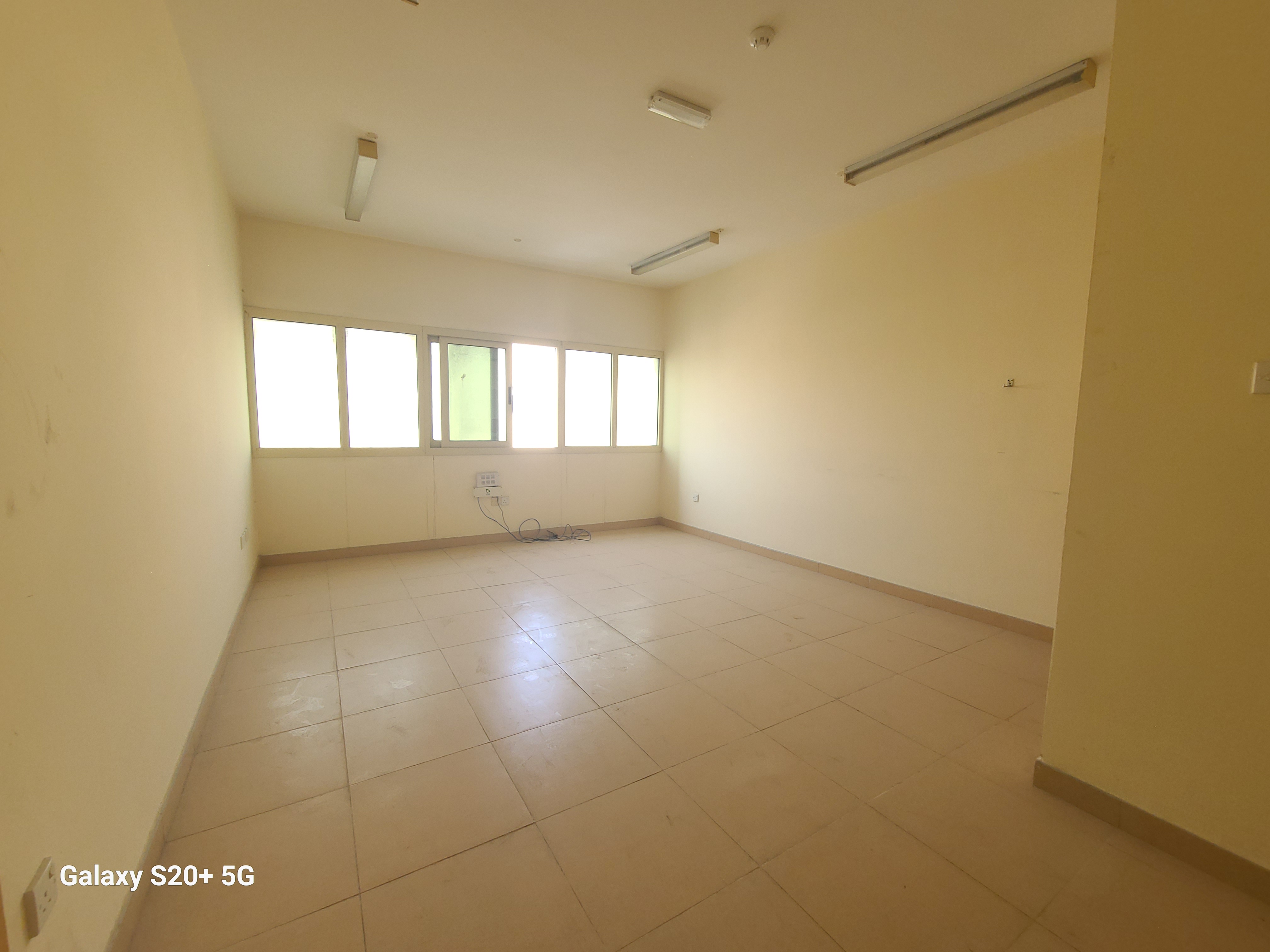 Office available for rent in industrial area 17 muwaileh sharjah