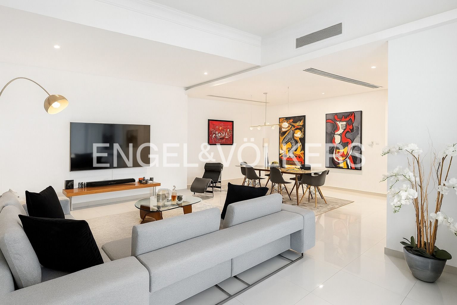 Elegant Villa | Landscaped Garden | Vacant
