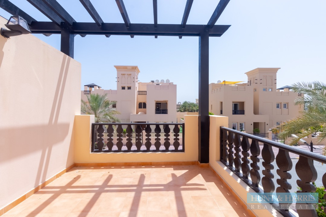 4 Bedroom For Sale in Al Hamra Village - Facing New Building - Corner