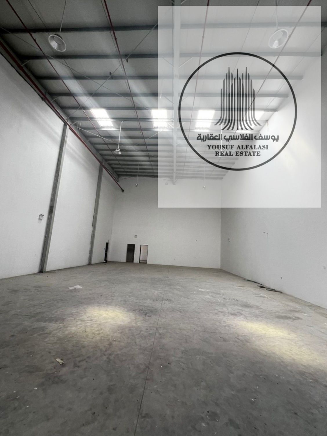 Two warehouses for rent at an excellent price, totaling 7400 sq ft, with 64 kW of electricity.