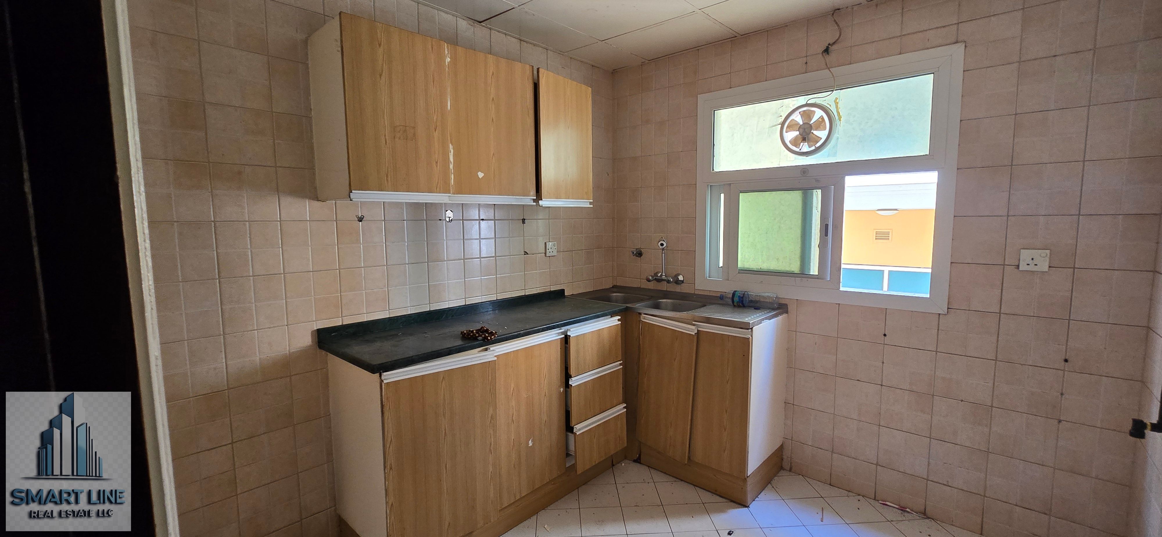 Good building good location 1bhk with 2 Bathrooms 30k near to family park