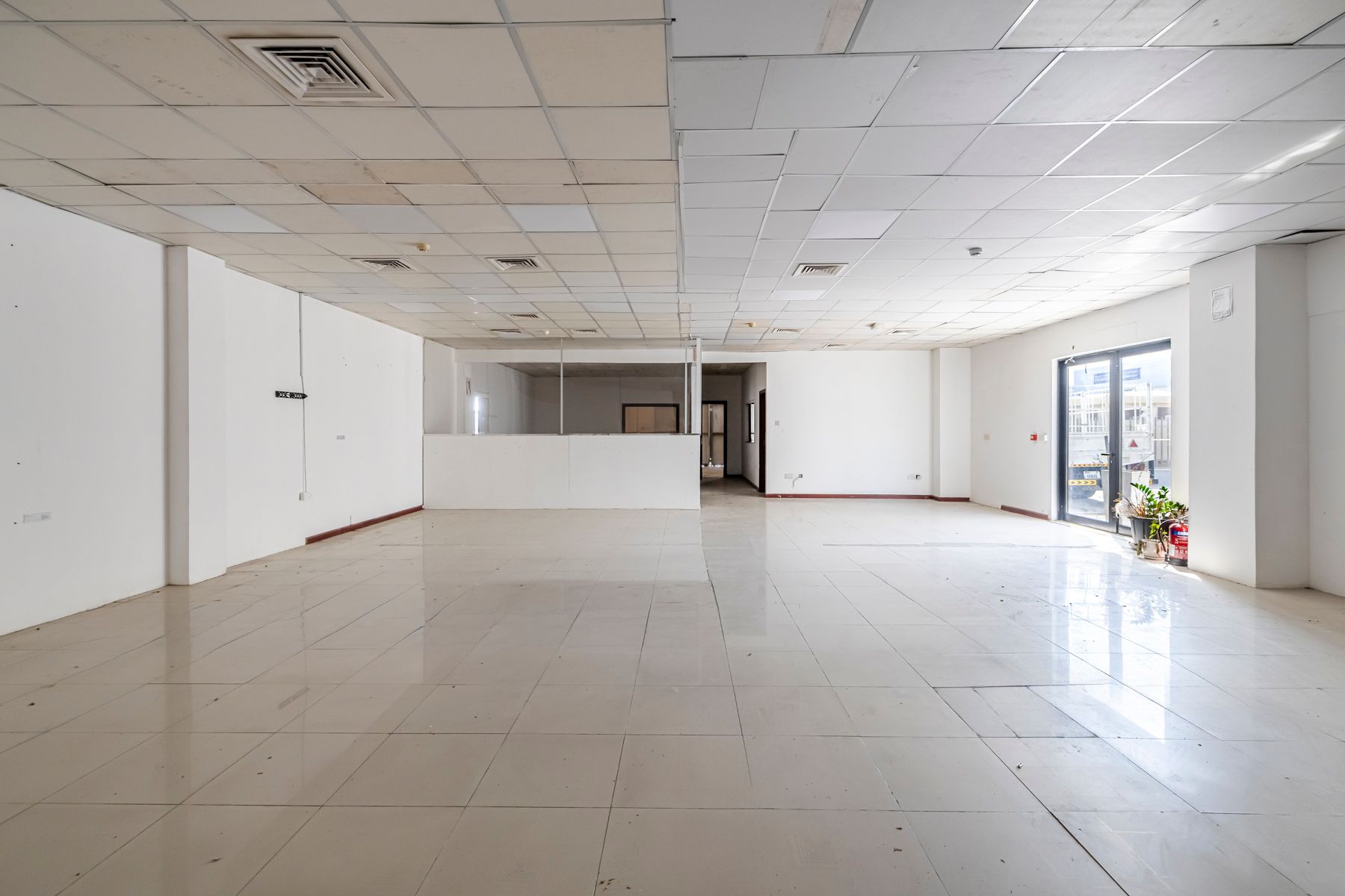 Well-managed Warehouse and Prime Location