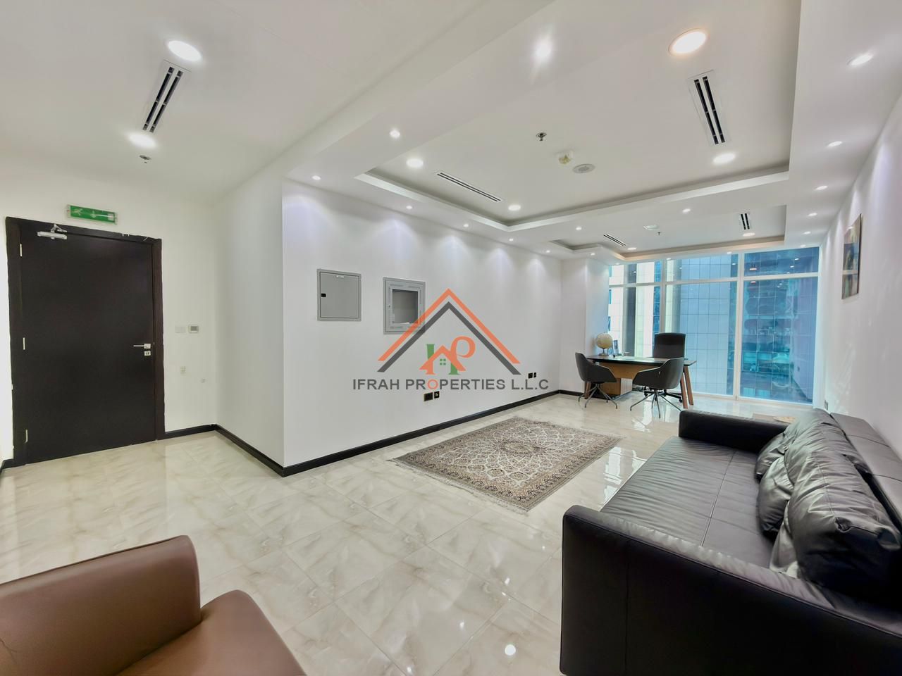 SPACIOUS LAYOUT | NICLEY FITTED | NEAR METRO