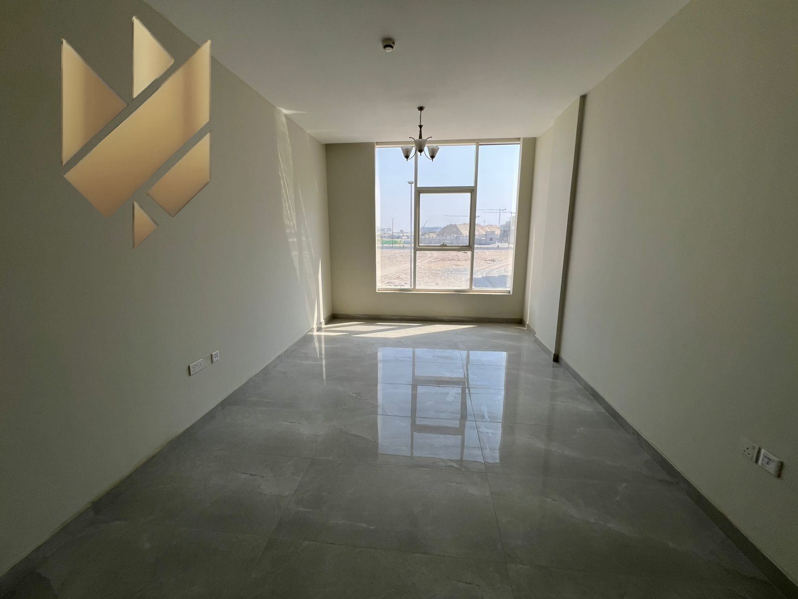 New building | First tenant | Spacious | High finish | Balcony view | 2 baths | Family building