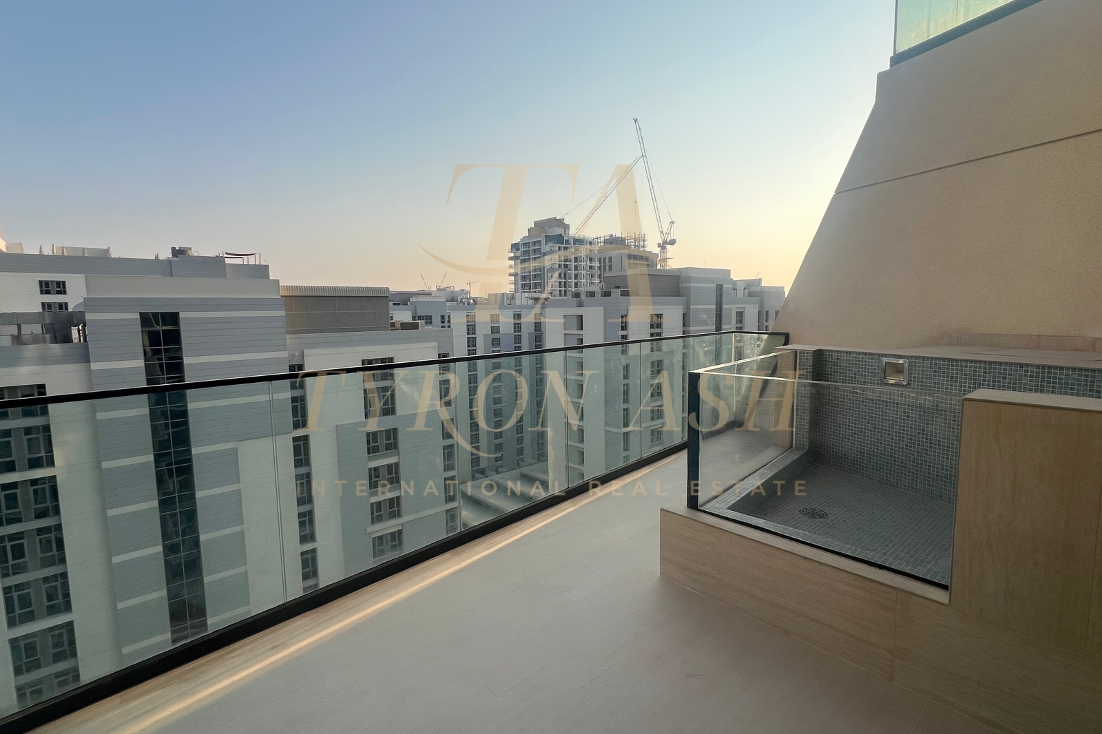 LUXURY 1 BEDROOM | PRIVATE POOL | 12 CHEQUES