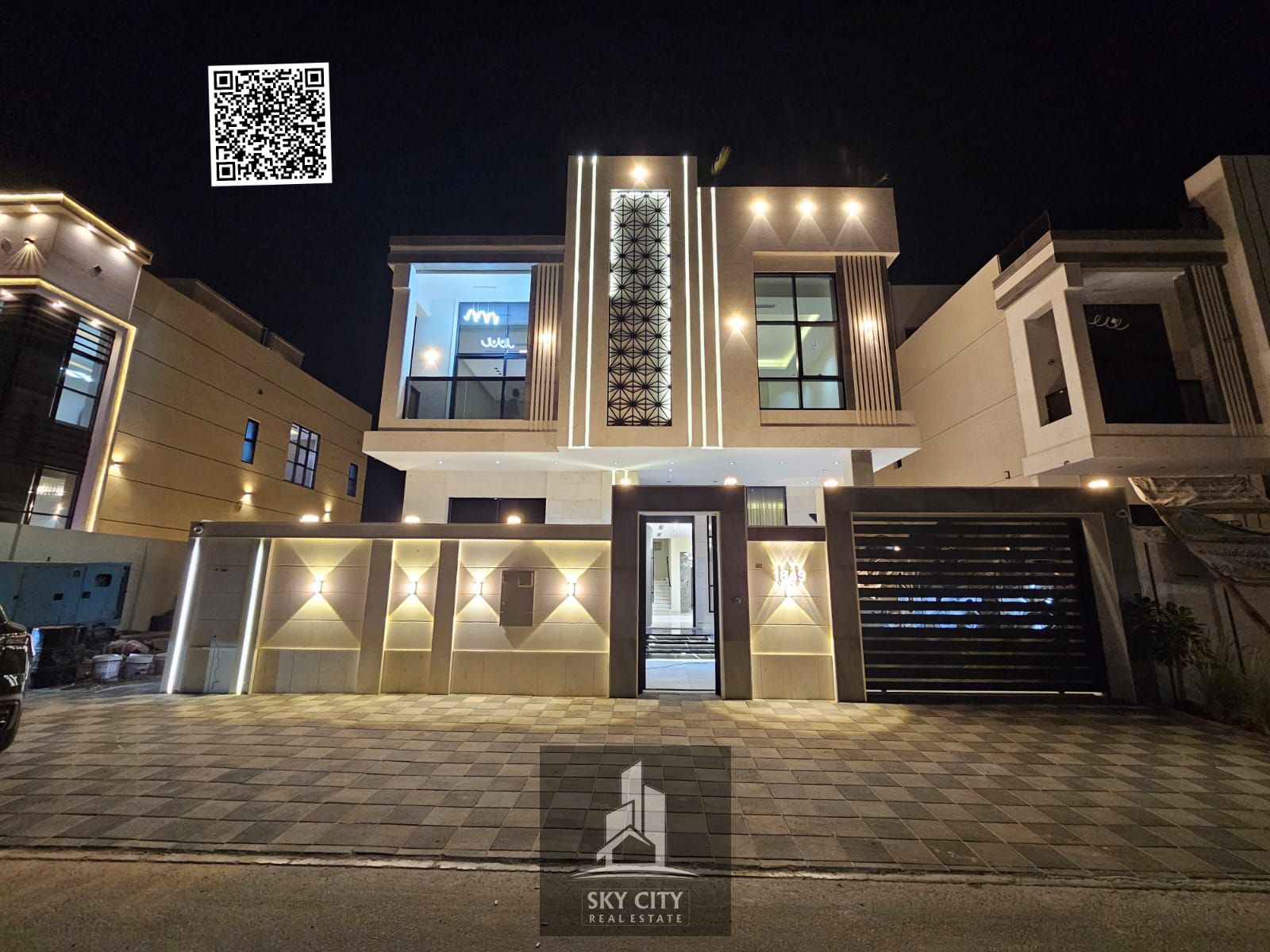 For sale in Al Zahia, a modern 4-bedroom villa with a rooftop terrace. Registration fees and elevator included. Super deluxe finishing. Bank financing