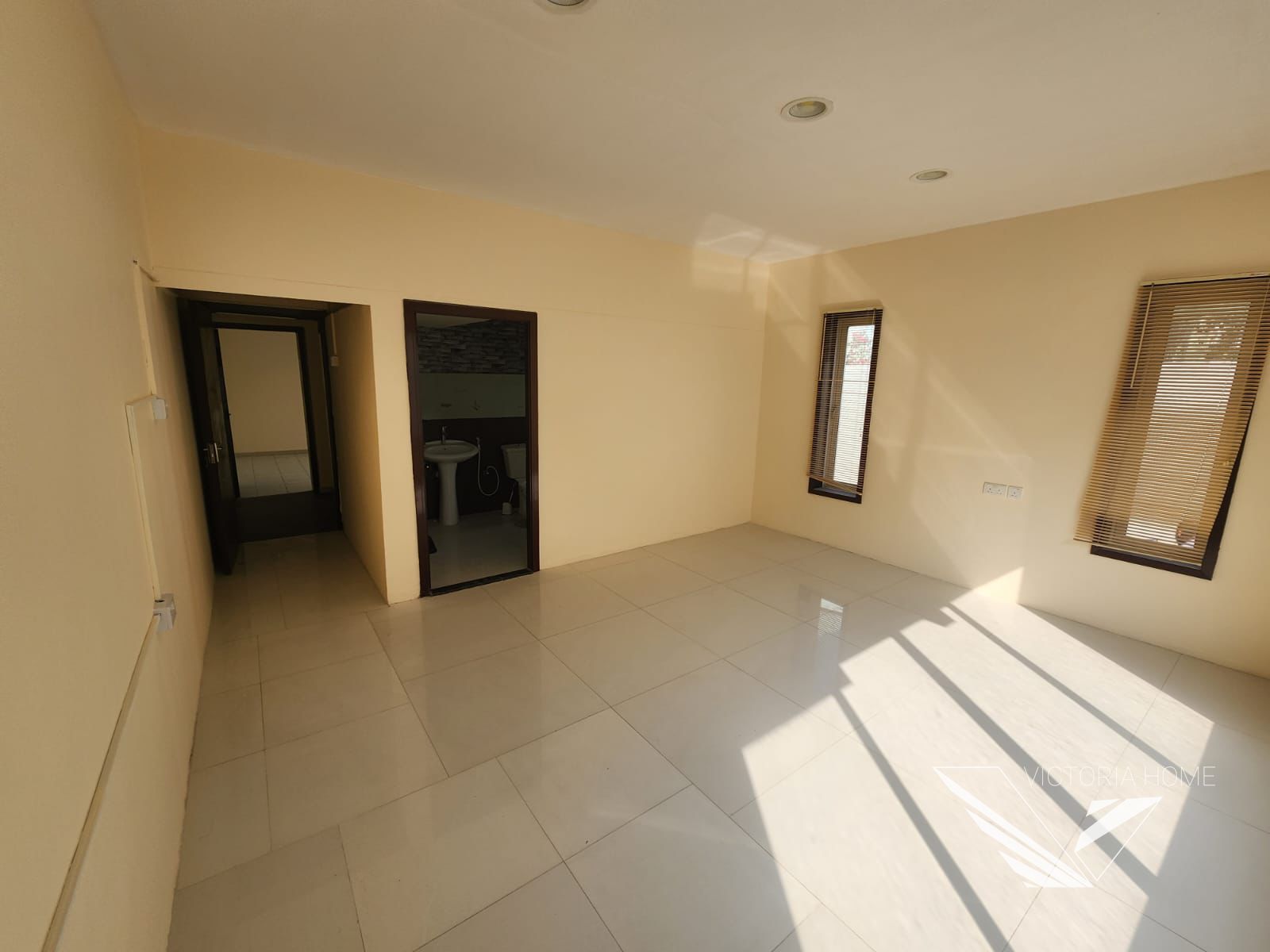 Spacious!4Bedroom villa big hall fully renovated inside ac al shahba sharjah