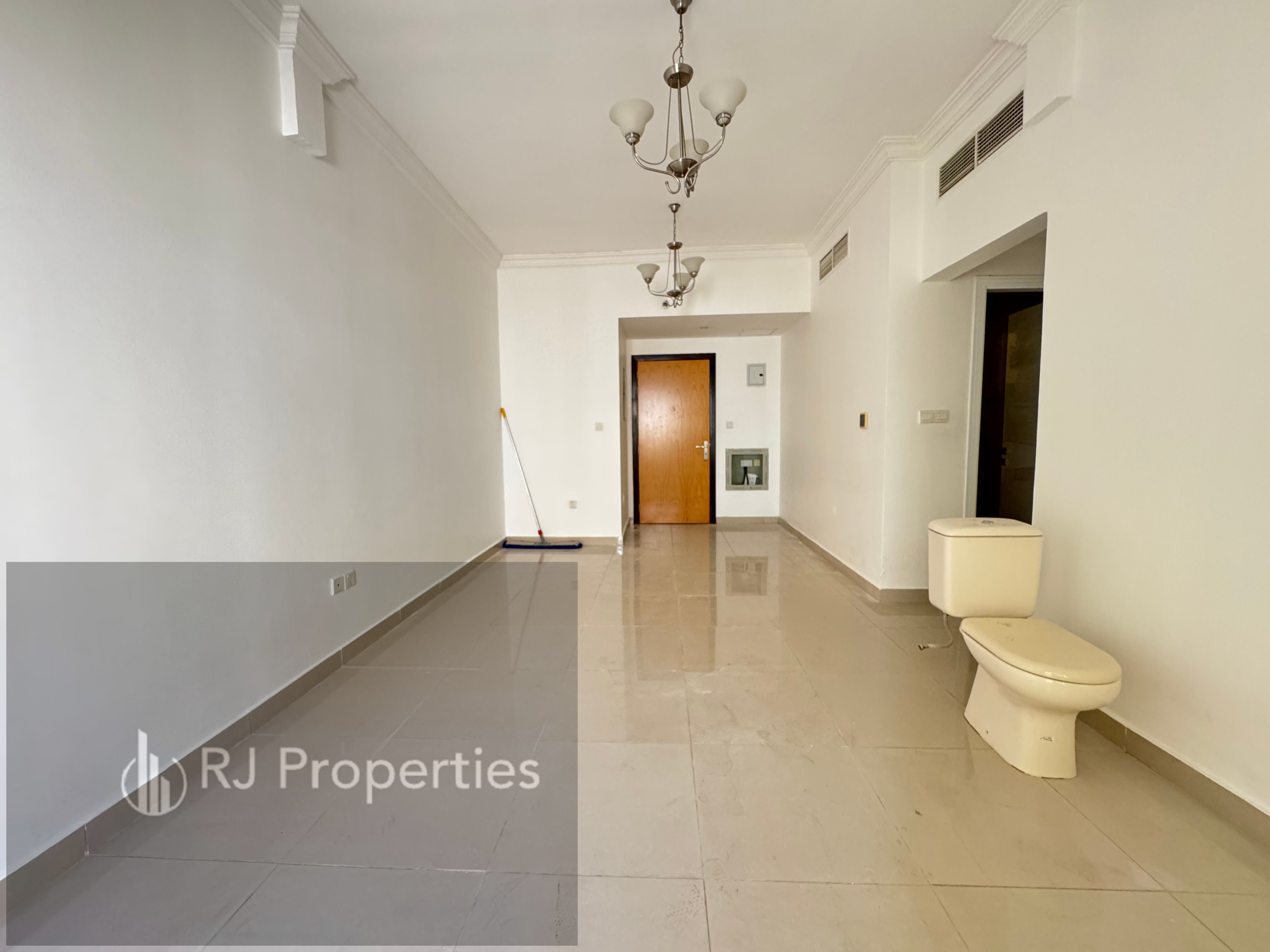 Very spacious neat clean bulding 2Bhk with balcony waderobe with parking 50k