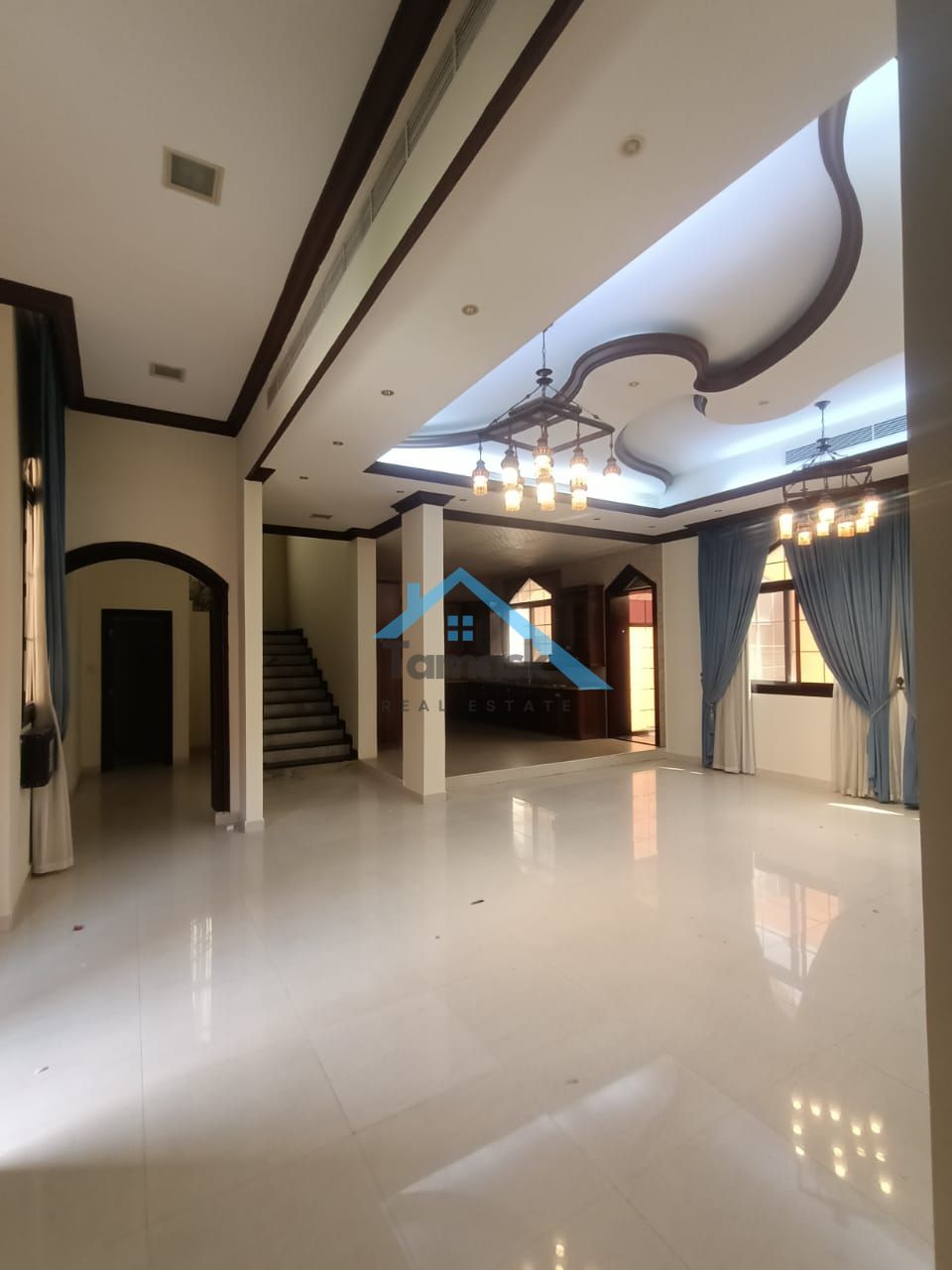 Two-story villa for rent in Al Khawaneej 1.5 bedrooms, annexes, driver's room, maid's room, covered parking inside and outside the villa.