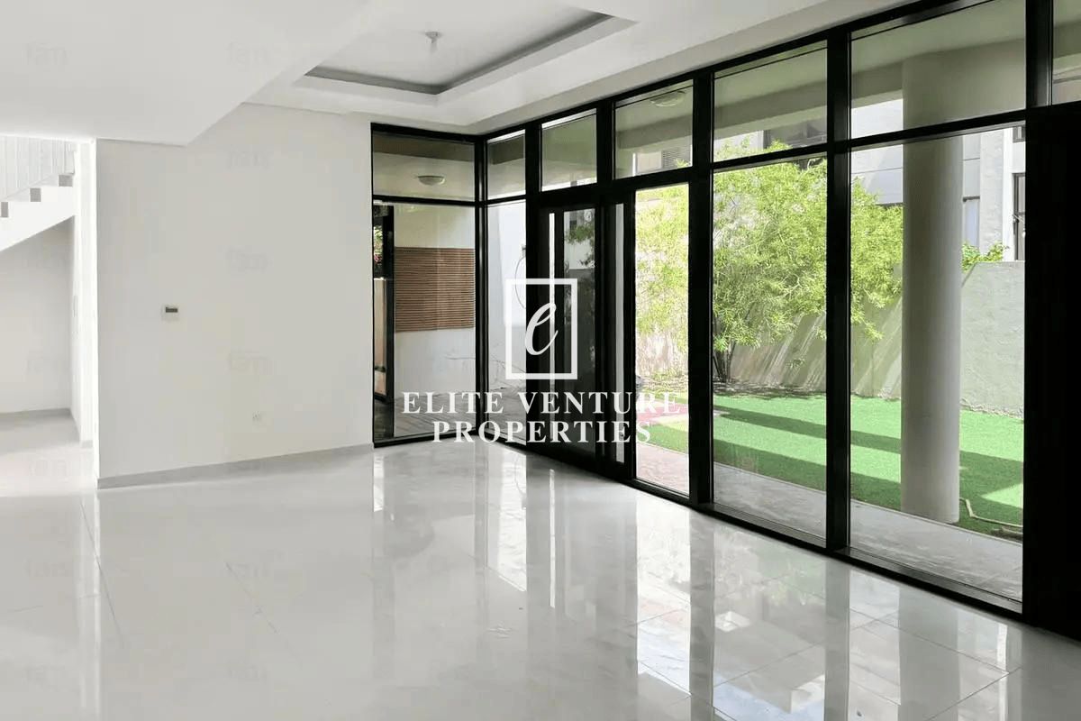 VACANT | WELL MAINTAINED | PRIME LOCATION