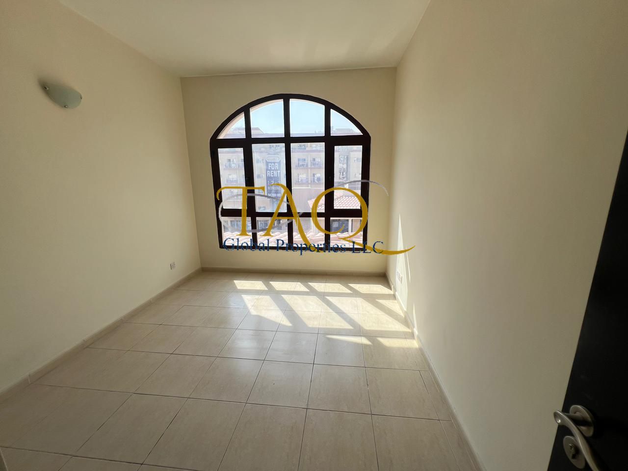 2BR ready to move in near to circle mall.
