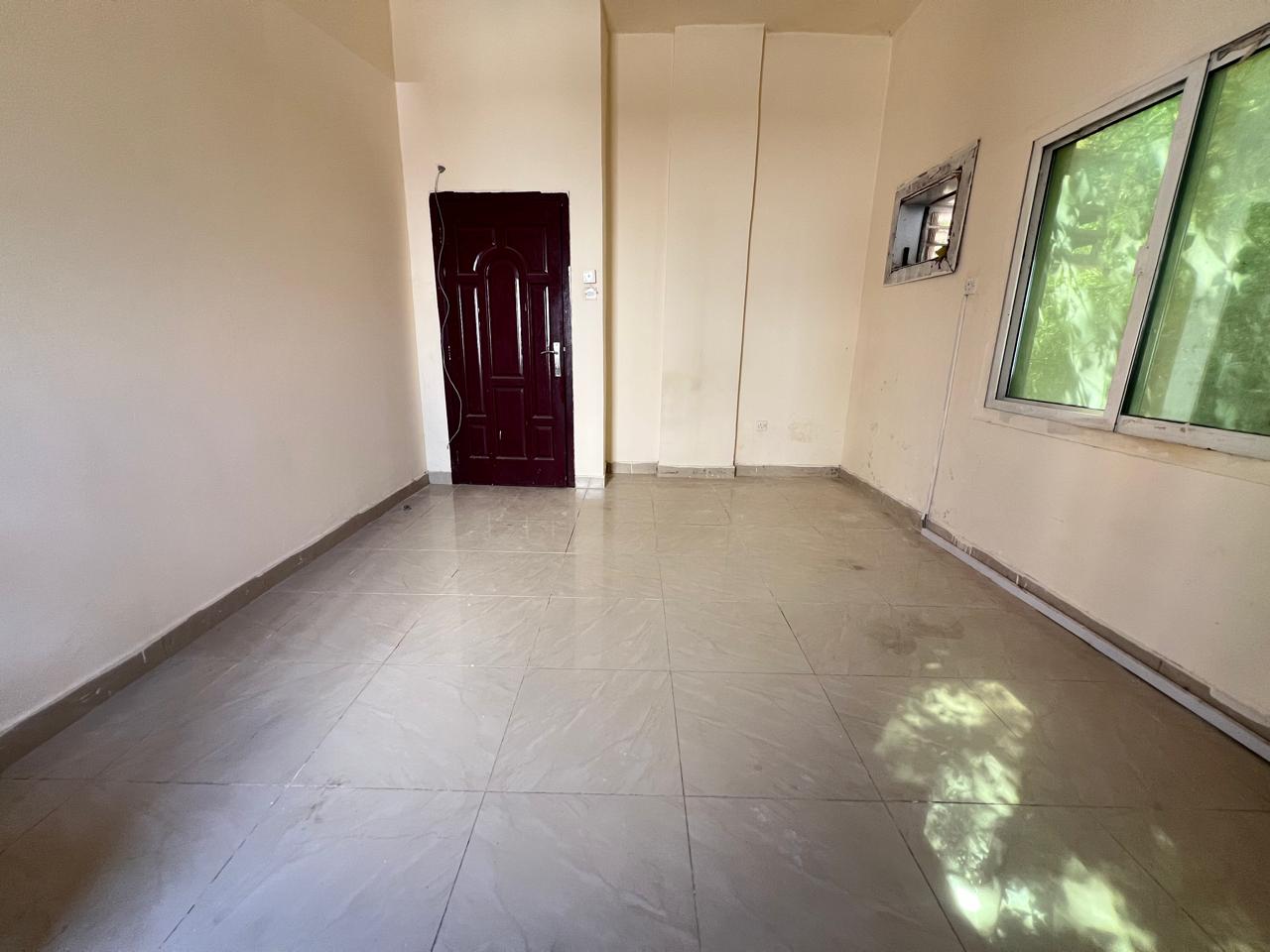 Lavish 1bhk good building near muwailah sharing rent39k