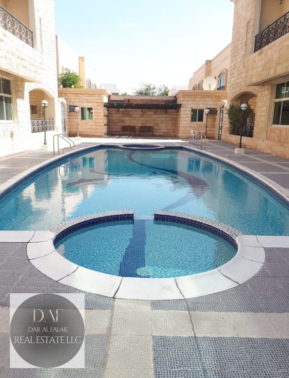 5 BHK WITH LIVING AREA AND DINING ROOM IN UMM SUQEIM 1ST ON AL WASL ROAD FROM SPINNEYS TOWARDS AL MANARA