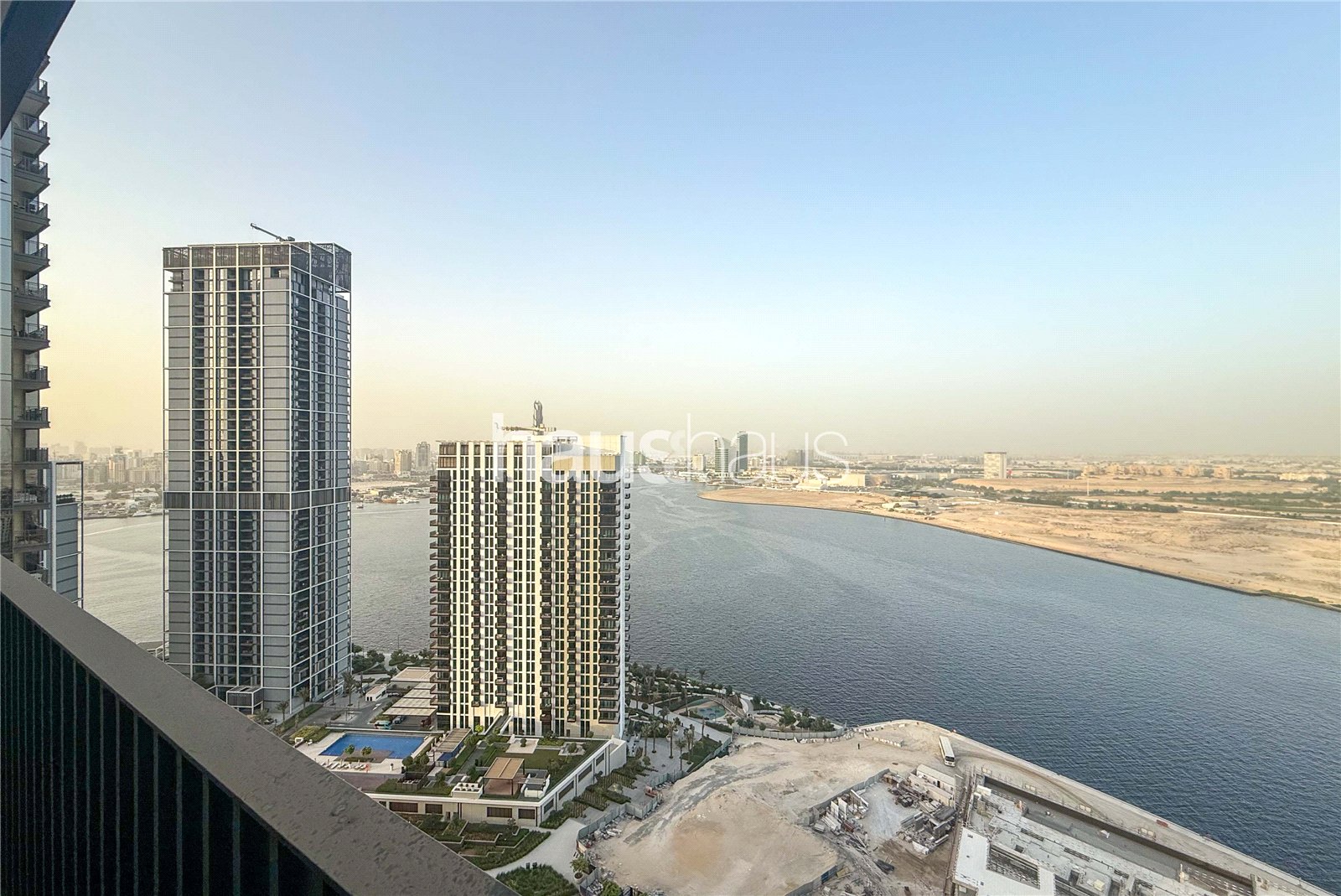 Vacant | Water View | Open Layout