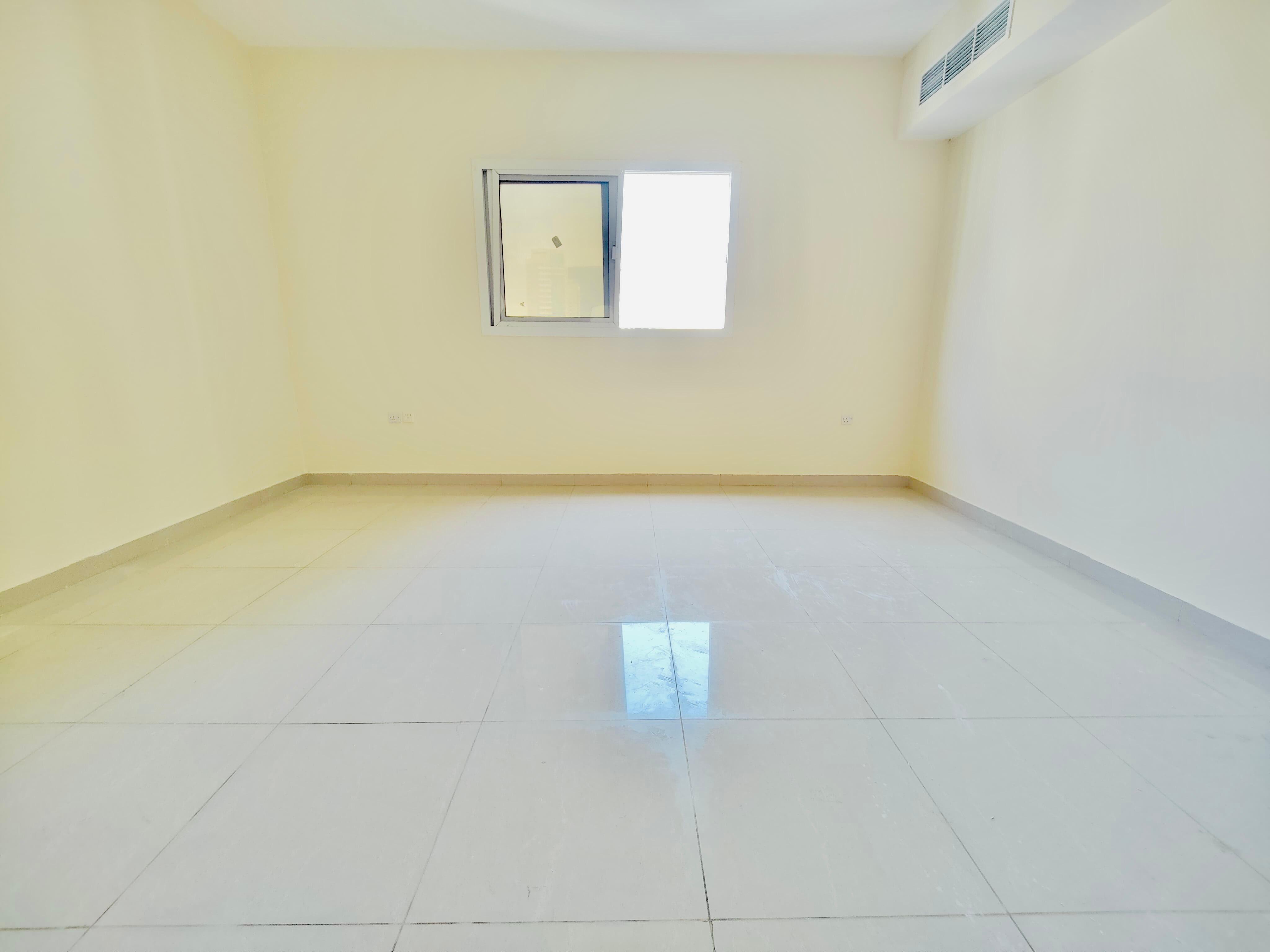 Parking free hot offer near to bus stop 1bhk ready to move