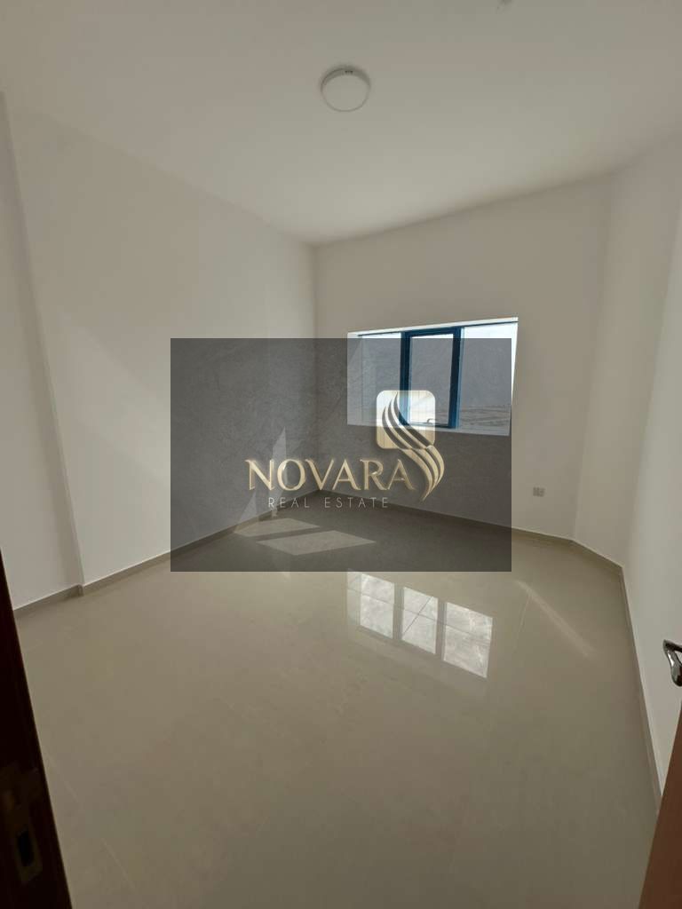 Two-bedroom apartment with a living room available for annual rent in Fujairah – close to the Corniche. Brand new apartment in Tower, first occupancy.