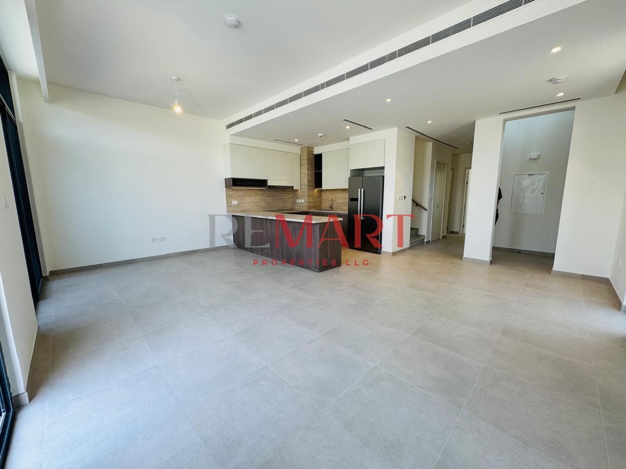 Specious 4 Bed Room- Prime Location
