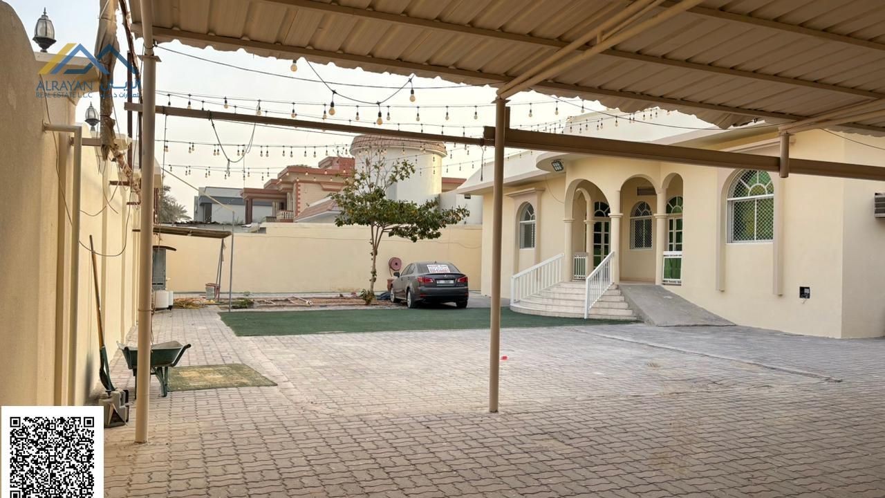 Attractive offer: Corner house in Rawda 2 area, behind the main street. Large area, freehold ownership for all nationalities.