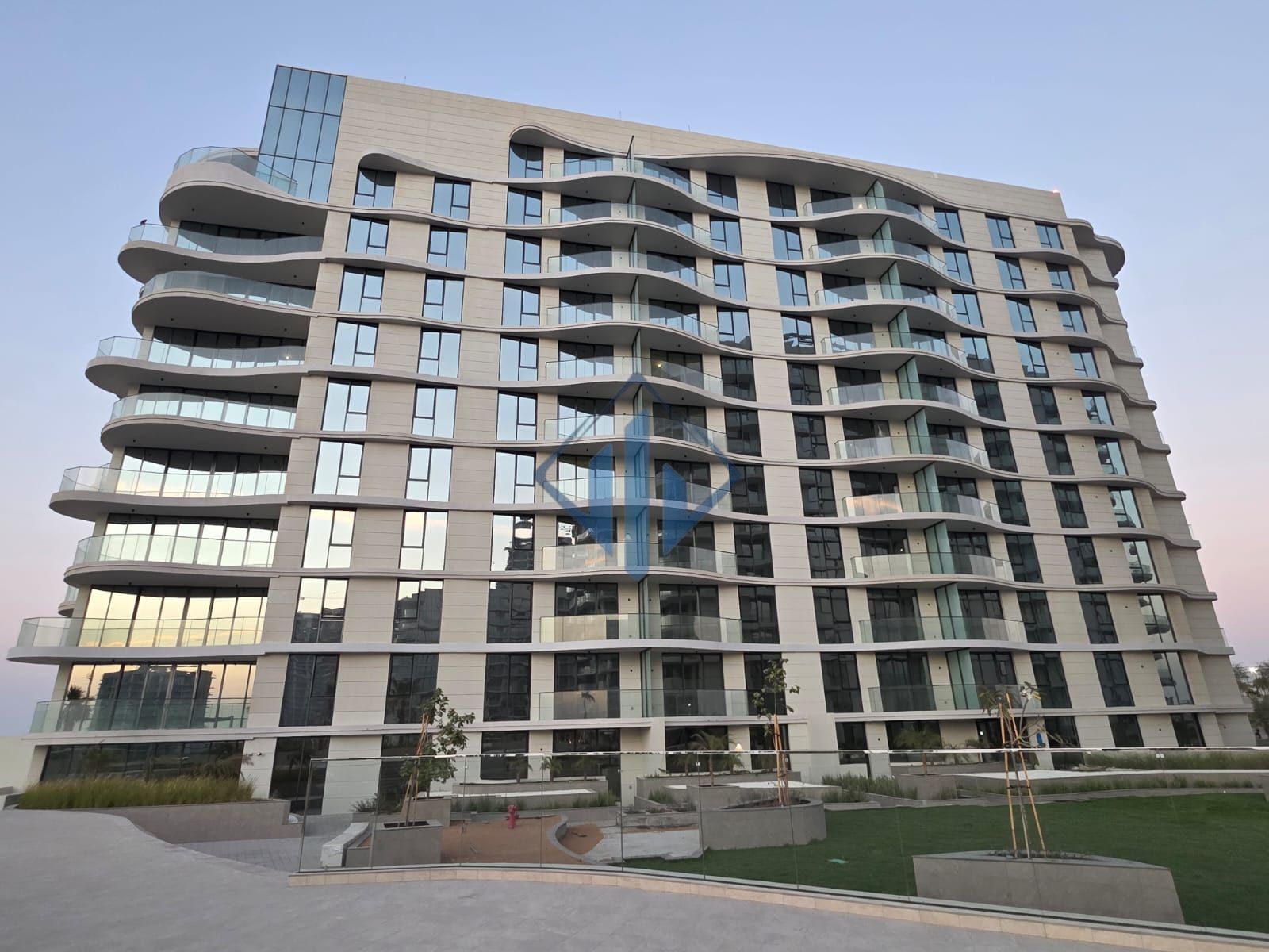 Luxury 1 BR Apartment With Sea View In Mina Al Arab