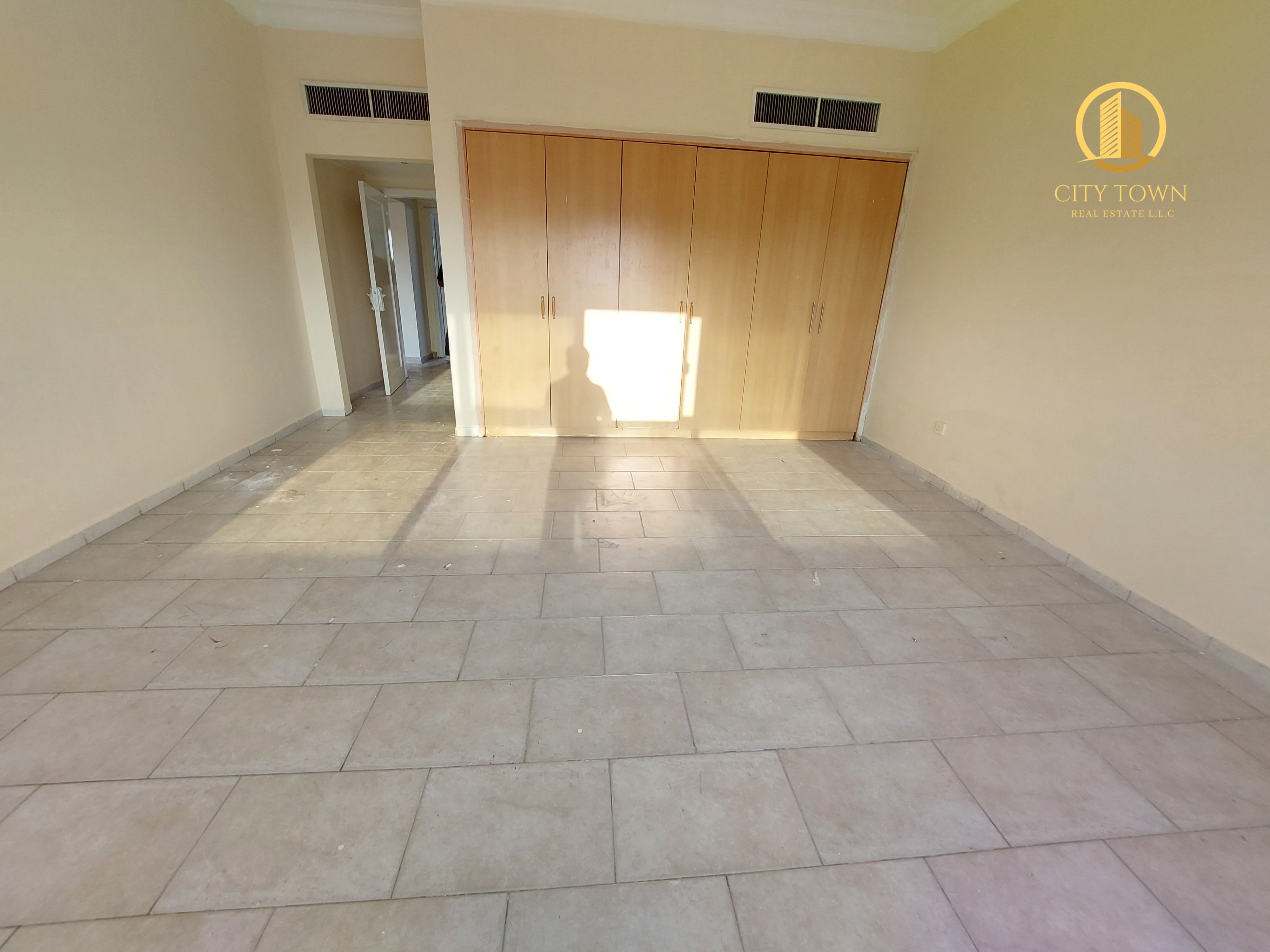 Swimming pool! Spacious 4 bedroom double story villa balcony wardrobe with maids room! Sharqan area
