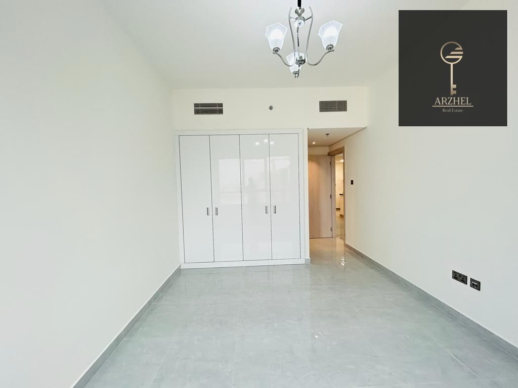 VACANT | UNFURNISHED | STREETVIEW