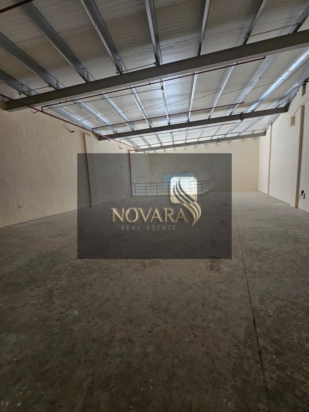 Warehouse for annual rent in Al Jurf Industrial Area 1 – Ajman, behind the Chinese Market. Total area: 3,900 sq ft