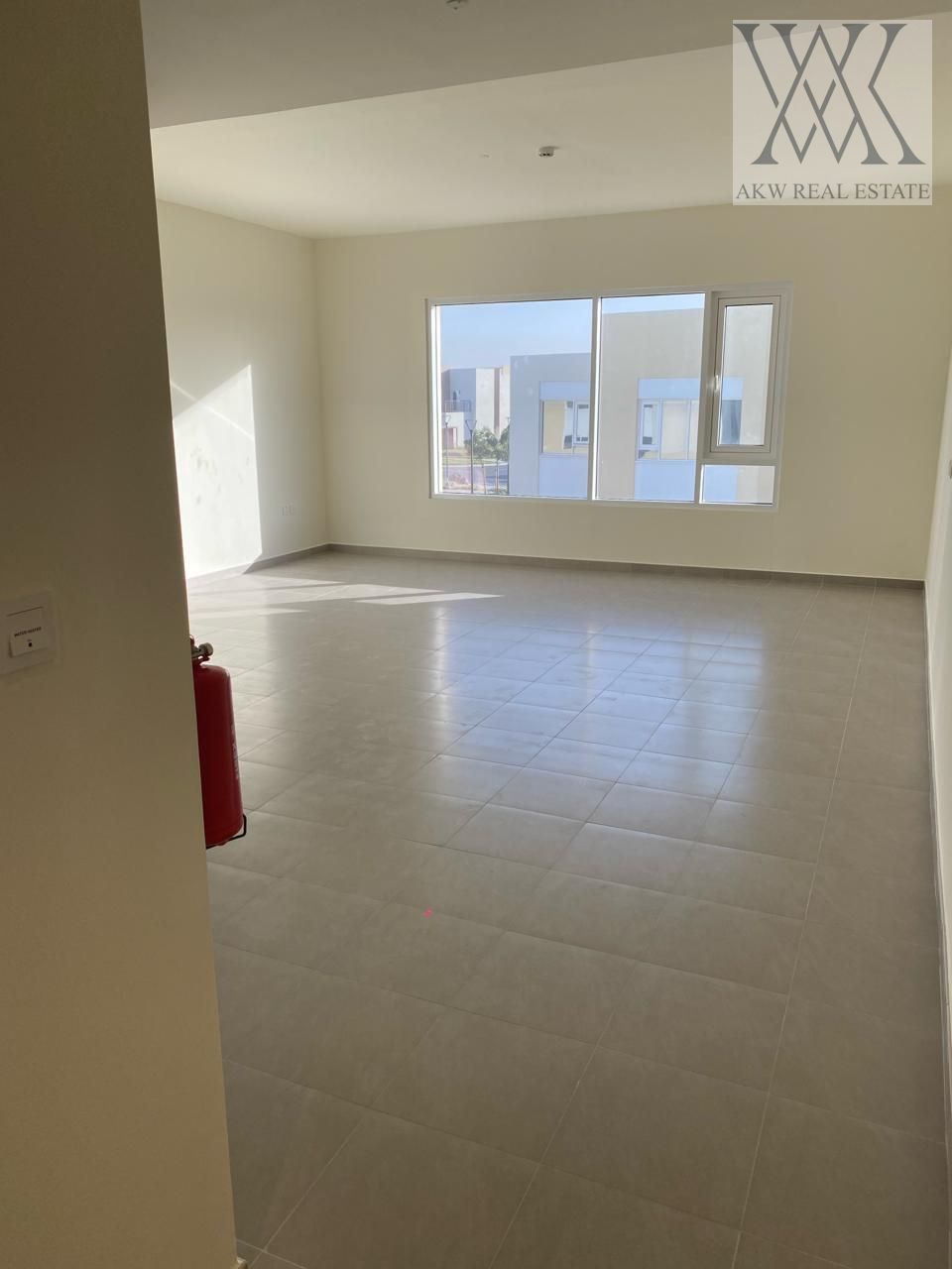 CORNER UNIT | SINGLE ROW | PRIME LOCATION