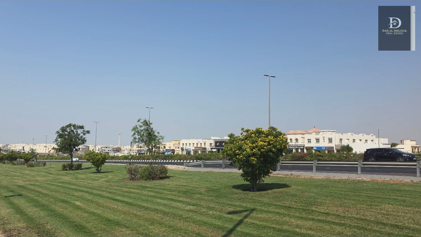 A golden investment opportunity in Industrial City 18 - directly on Maliha Street High annual income and an irreplaceable commercial location!. . . .