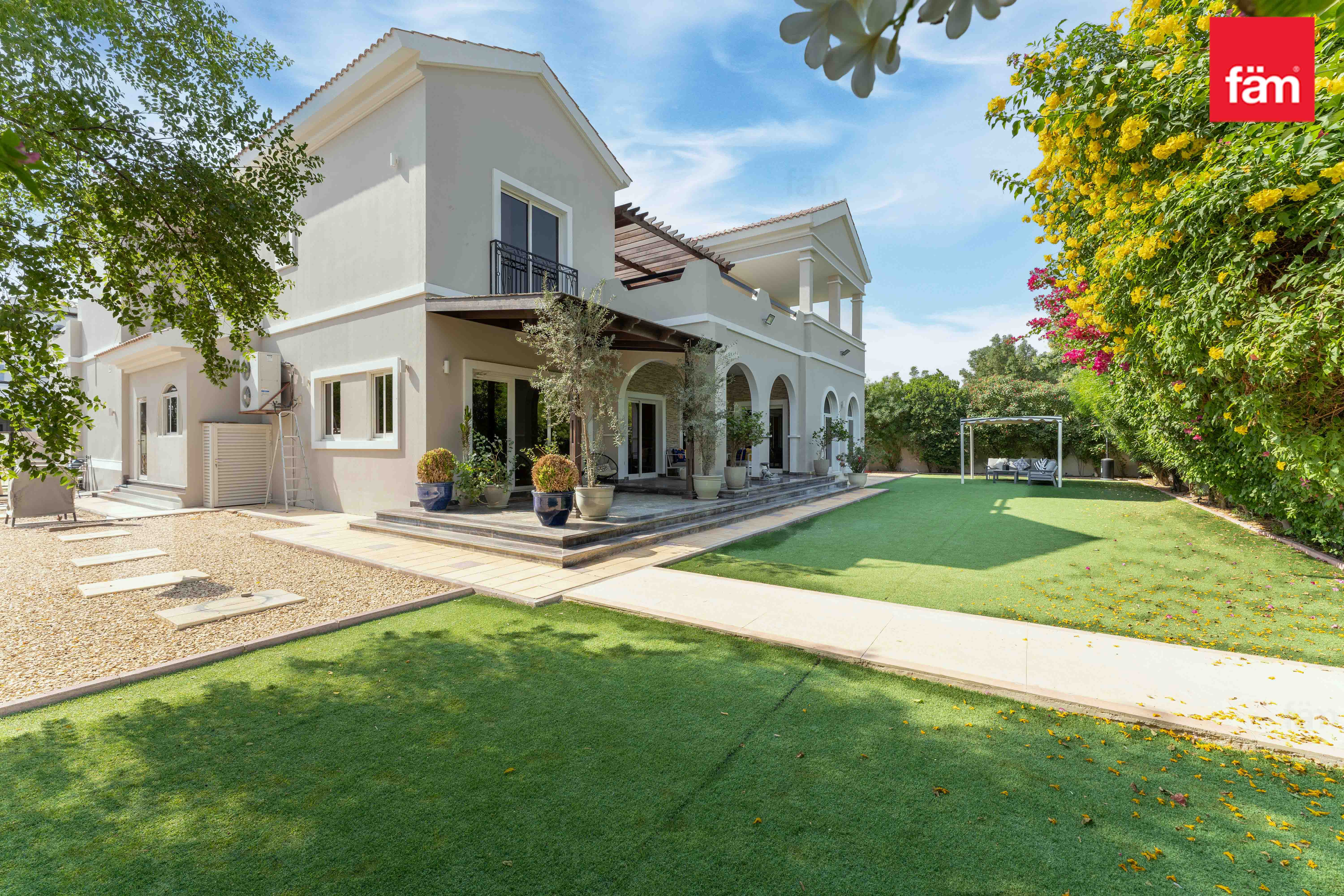 Upgraded | Spacious | Close to Amenities | Prime