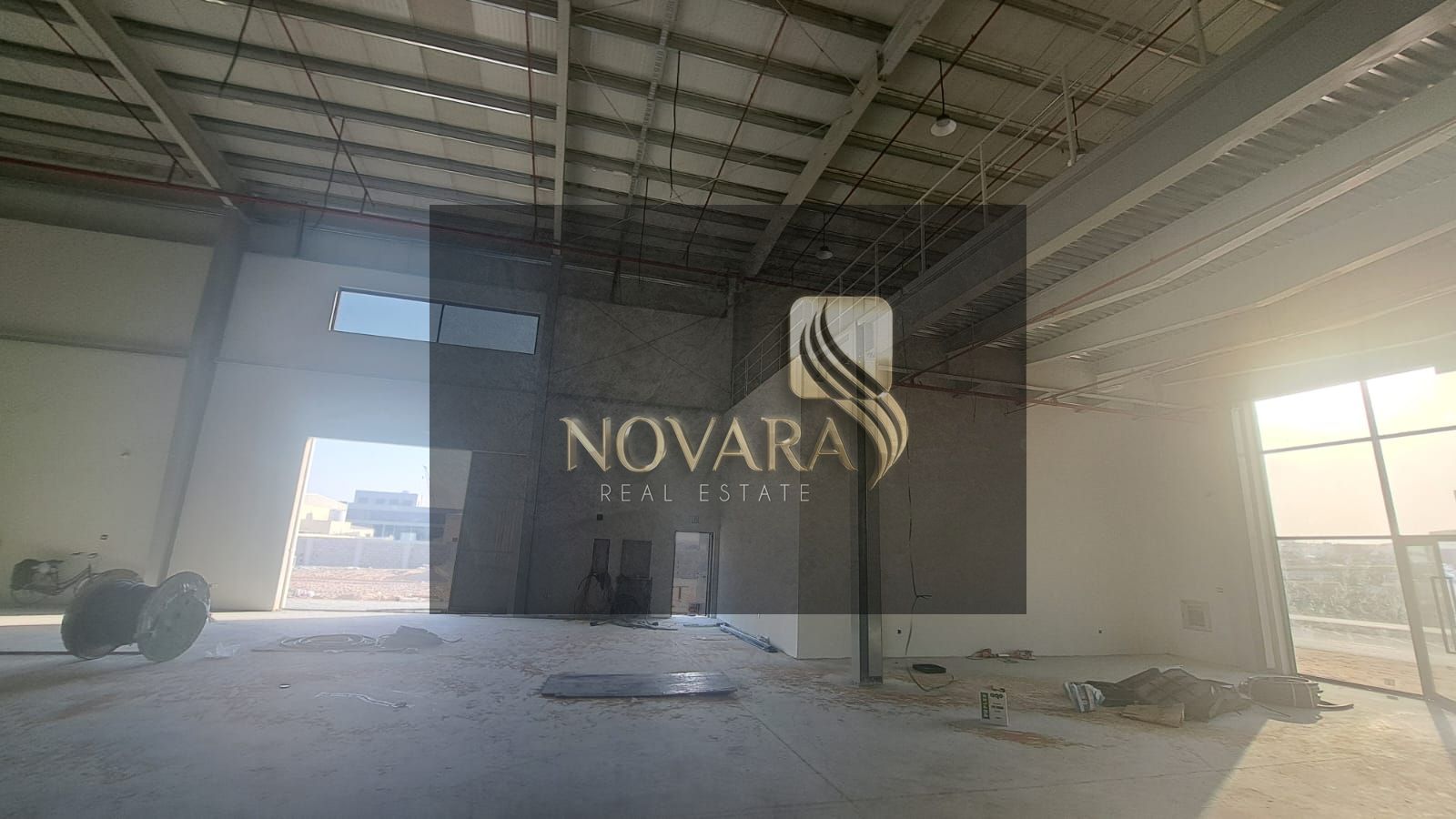A warehouse for rent is available with a large area and excellent specifications suitable for various commercial and industrial activities.