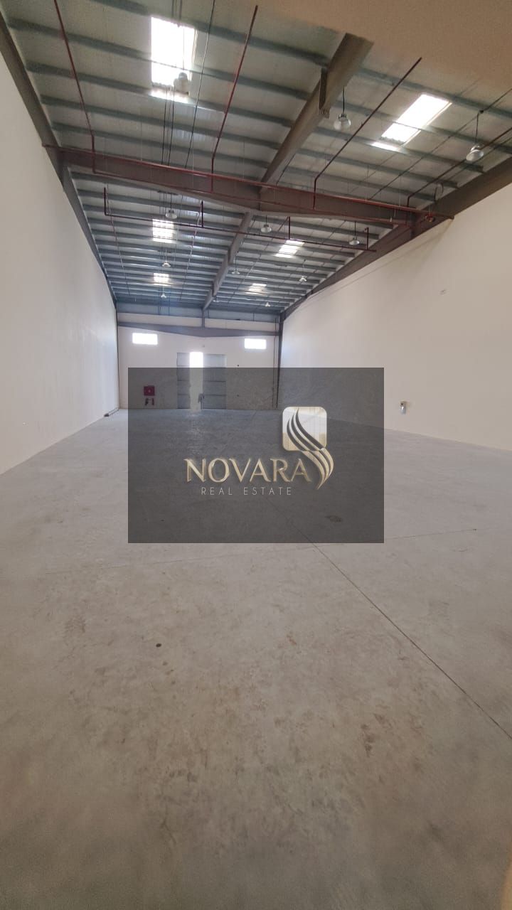 A prime warehouse for rent in Umm Al Quwain with a spacious area of 5700 square feet, 45 kW of electricity, and a practical design.