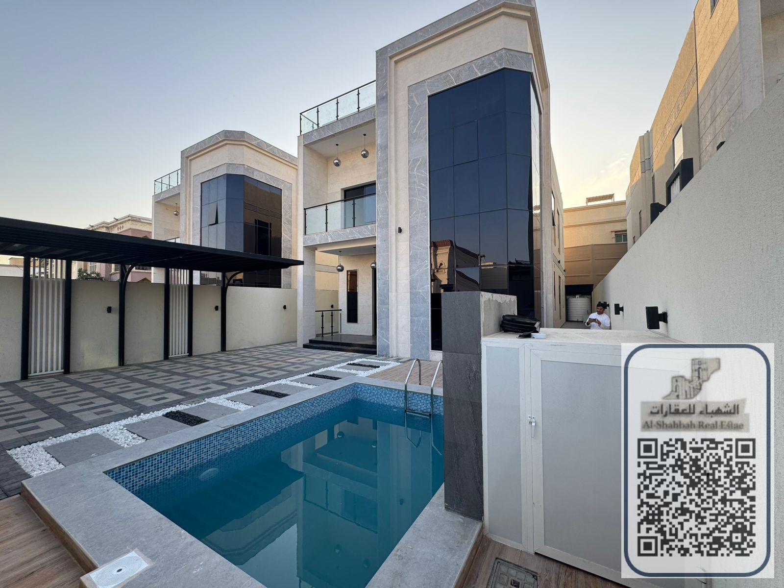 For sale: 5-bedroom villa with a swimming pool, modern finishing and design.