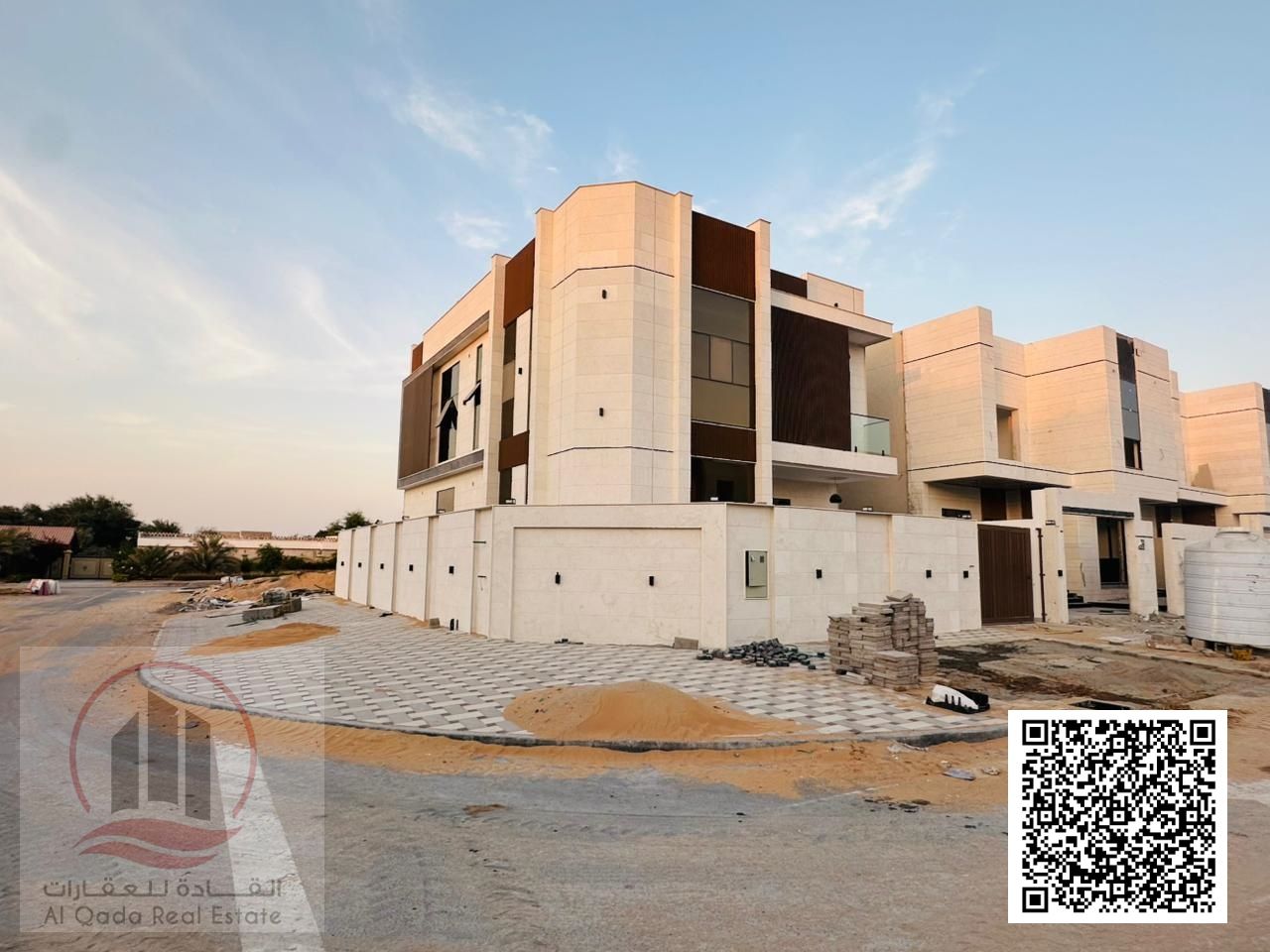 Corner villa with 5 rooms and a roof in Al-Haliyo 2