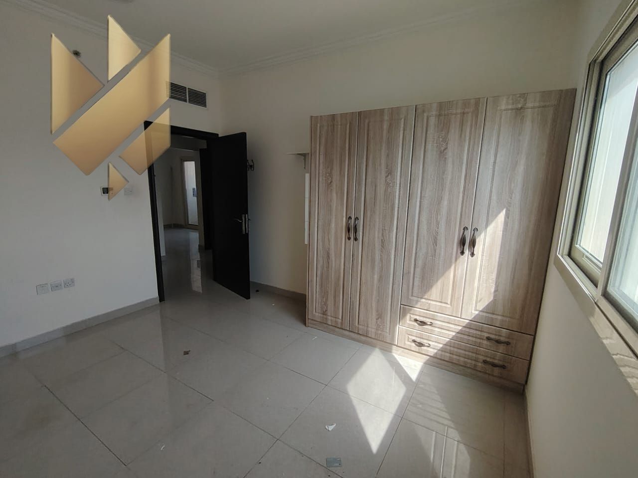 Apartment with high-end finishes, spacious layout, and private parking