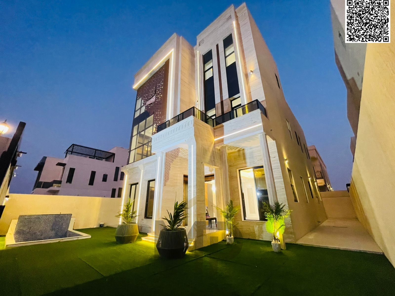 Discover a new level of luxury and sophistication in this distinctive villa, which combines modern design, spaciousness, and high-end finishes.