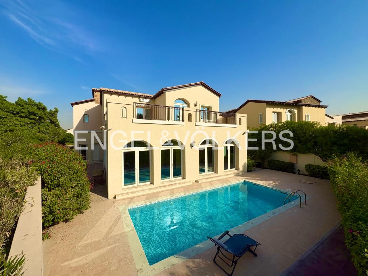 Lakefront | Golf Course View | Breathtaking Design